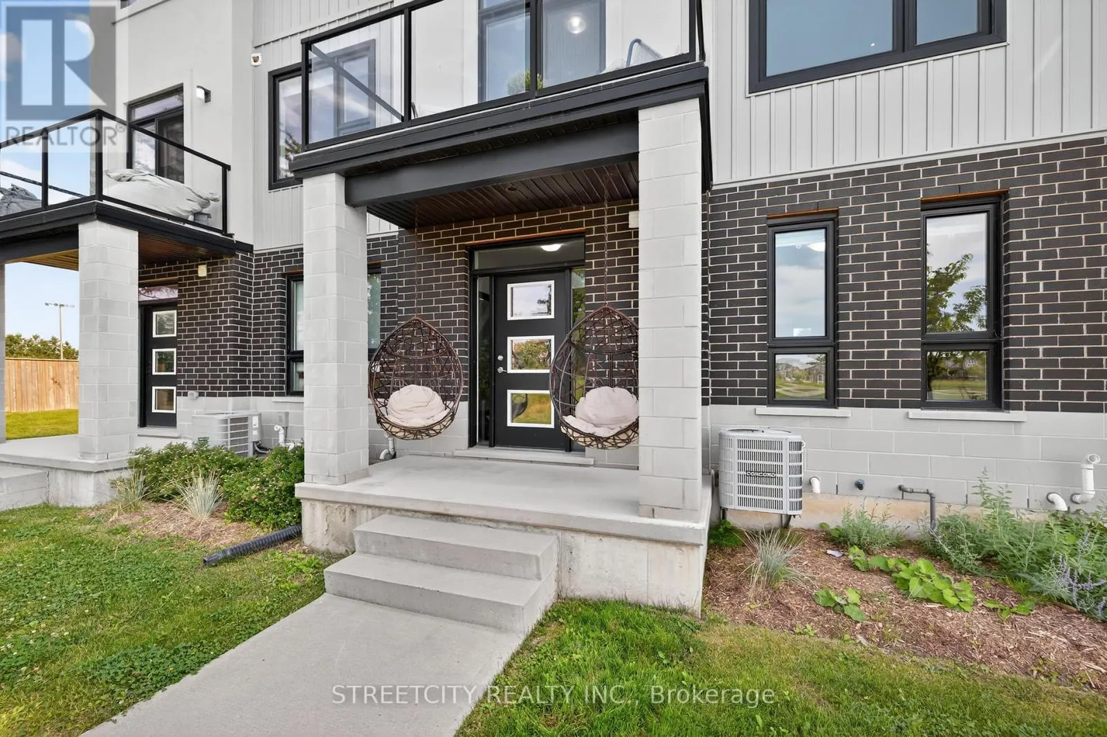 32 - 3380 SINGLETON AVENUE, #32