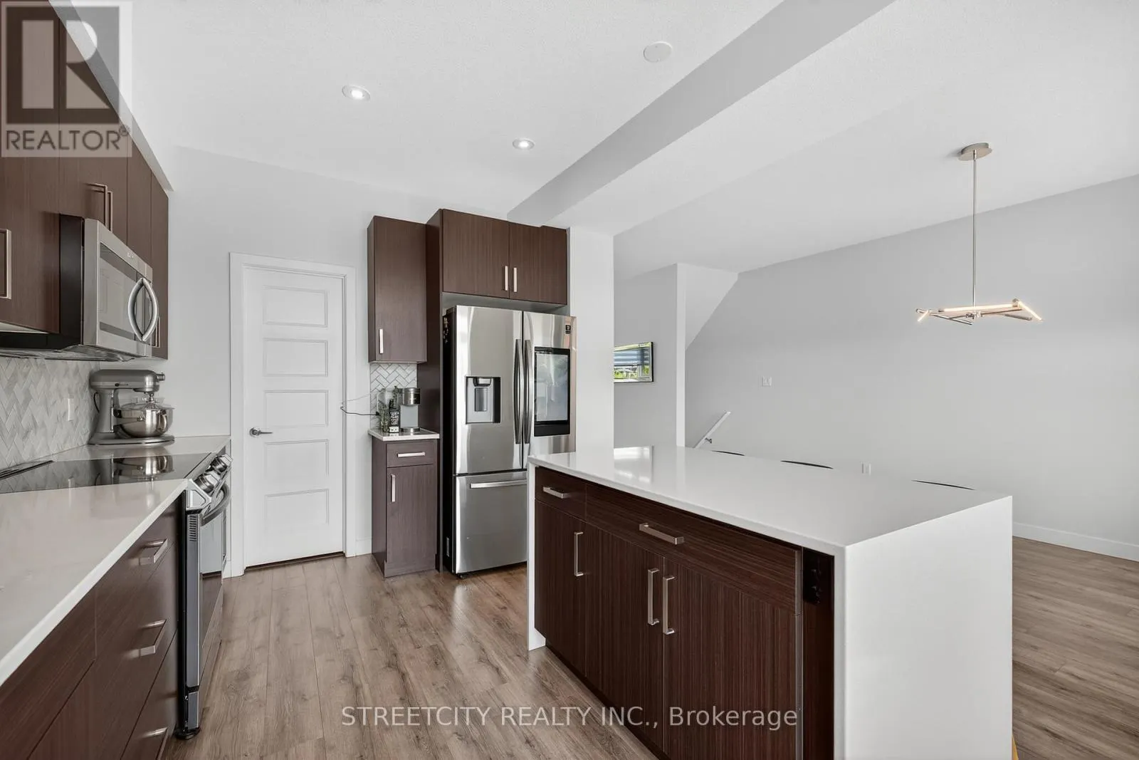 32 - 3380 SINGLETON AVENUE, #32