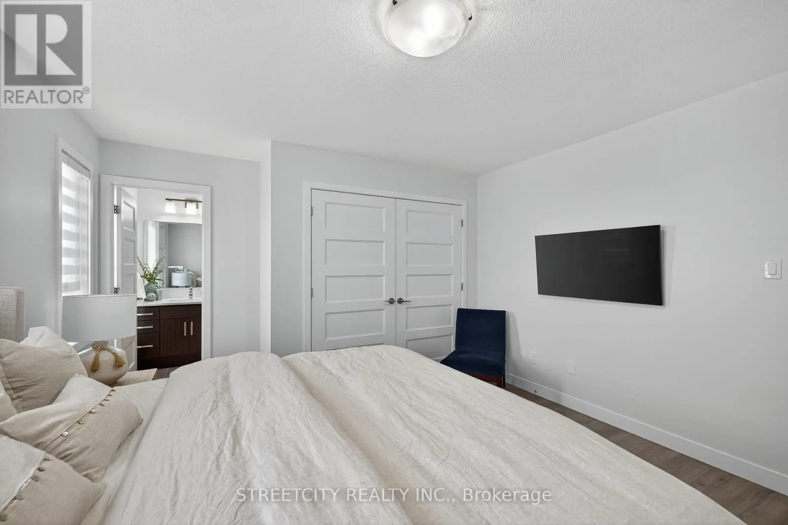 32 - 3380 SINGLETON AVENUE, #32