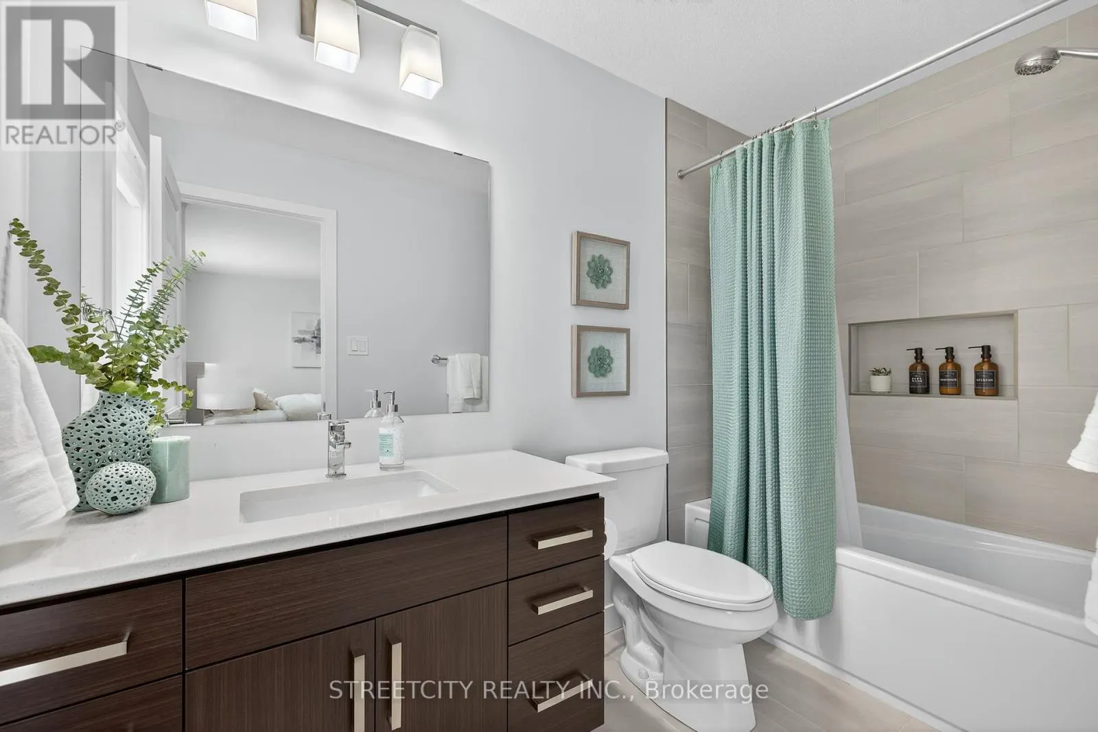 32 - 3380 SINGLETON AVENUE, #32