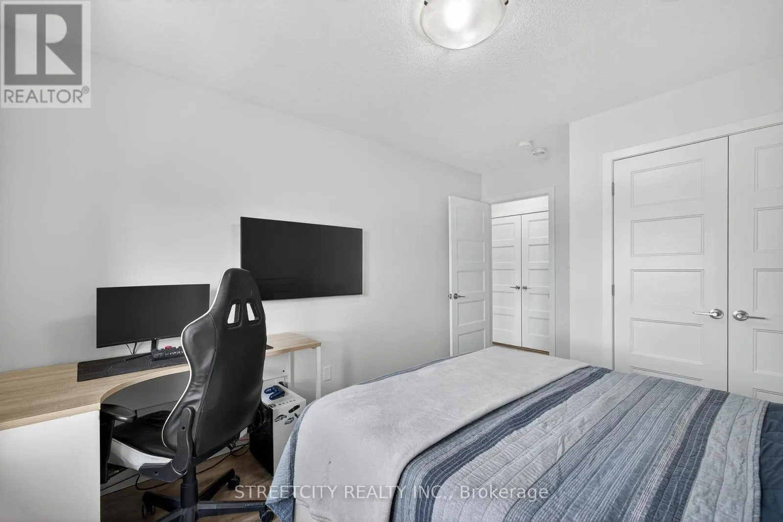 32 - 3380 SINGLETON AVENUE, #32