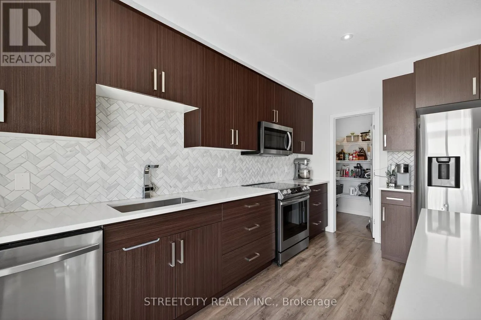 32 - 3380 SINGLETON AVENUE, #32