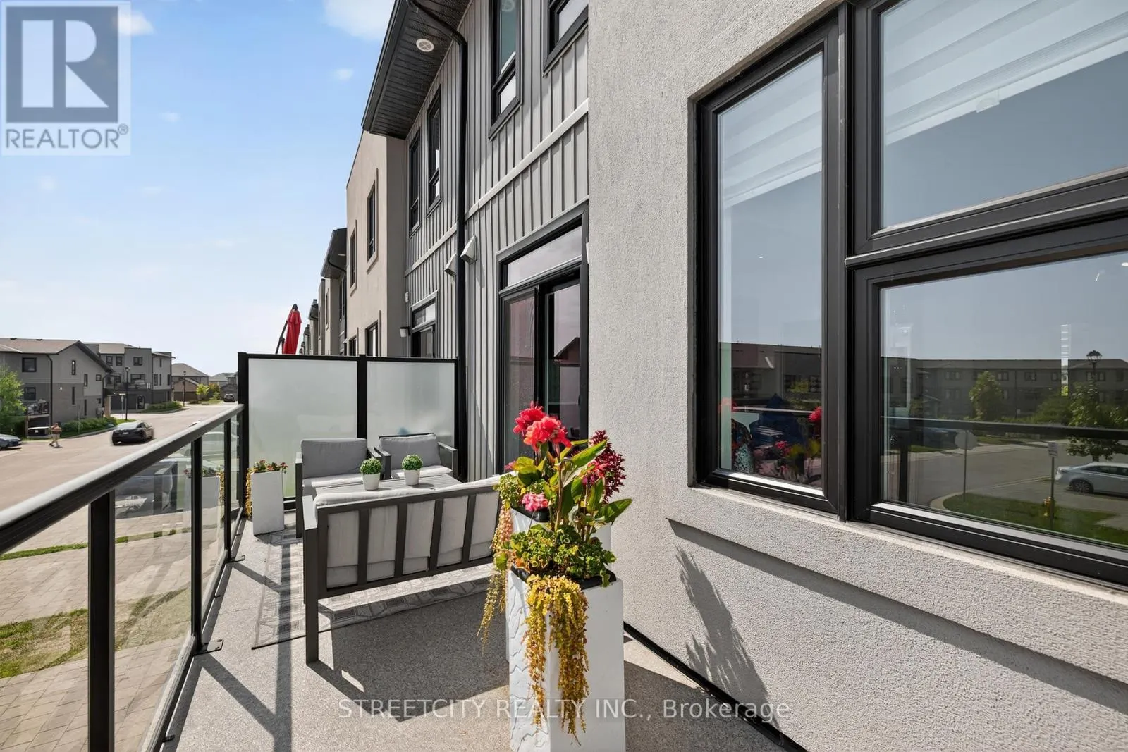 32 - 3380 SINGLETON AVENUE, #32
