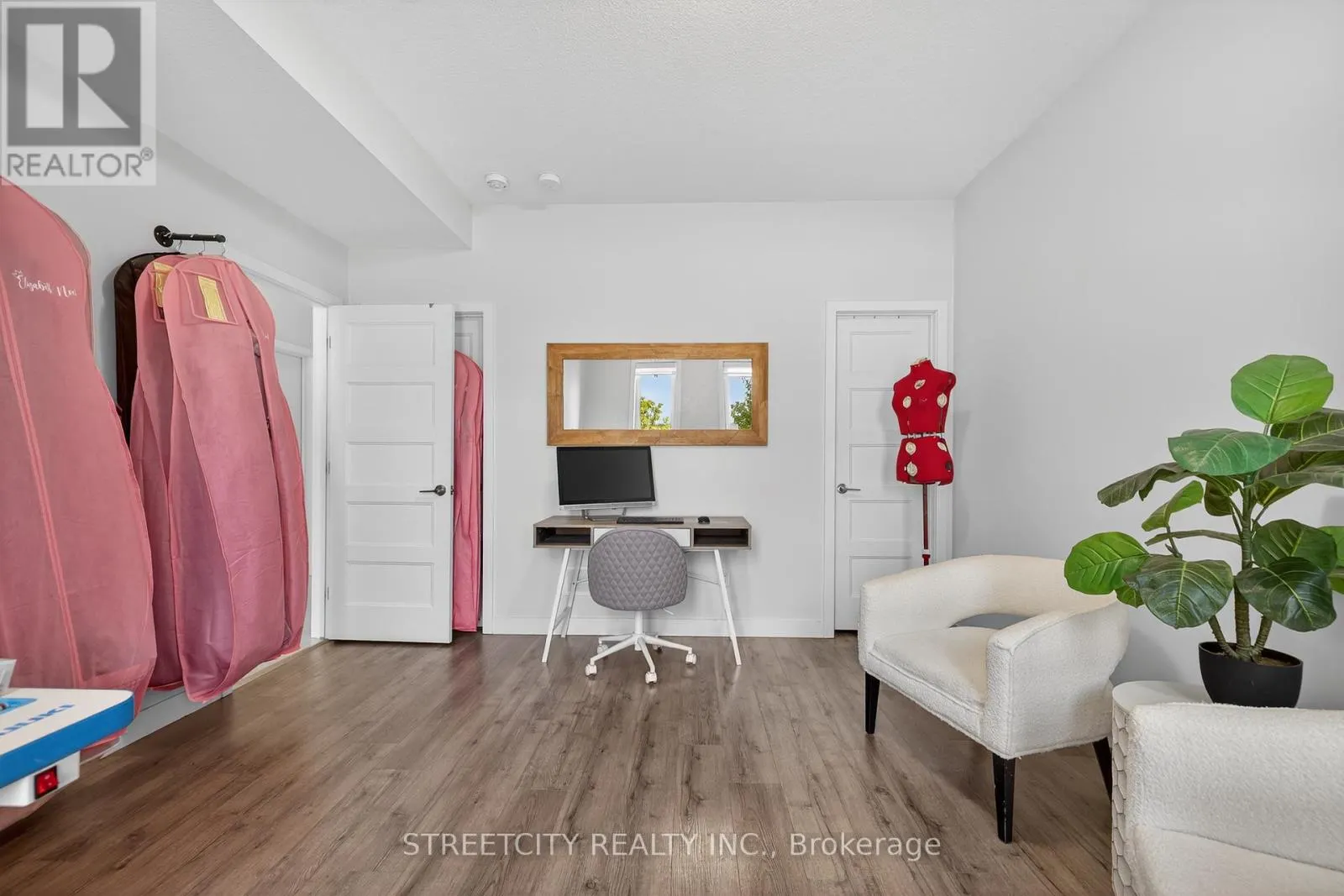 32 - 3380 SINGLETON AVENUE, #32