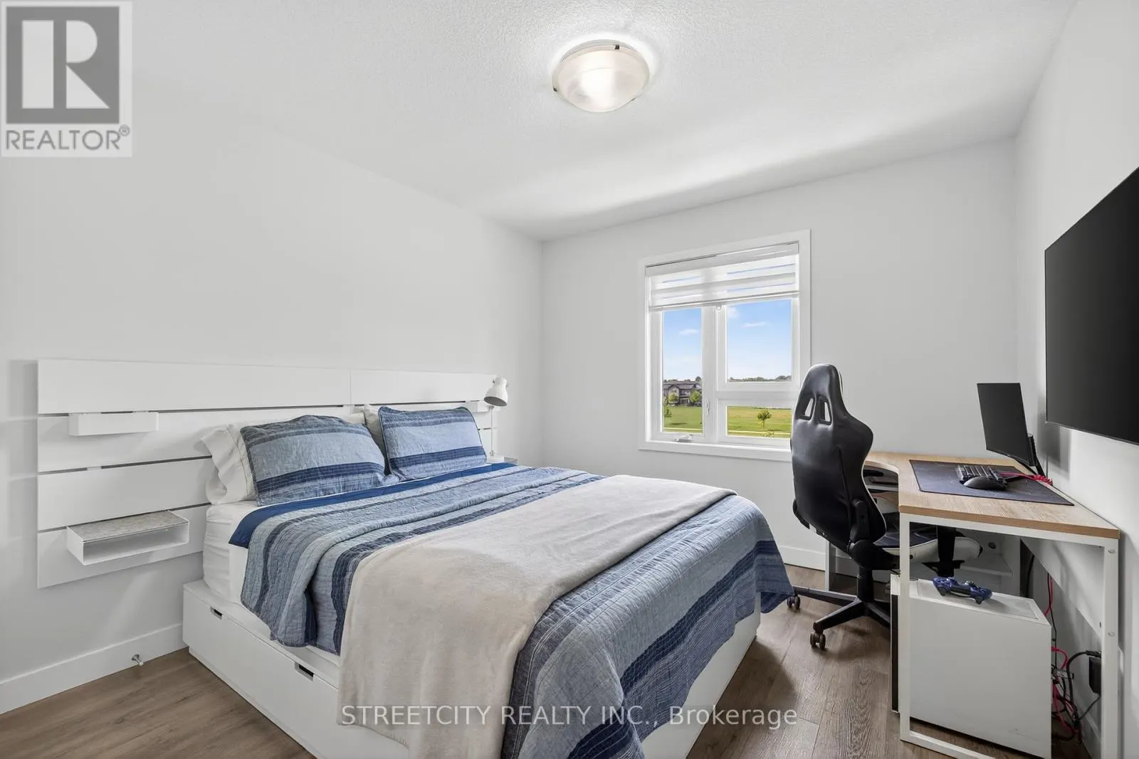32 - 3380 SINGLETON AVENUE, #32