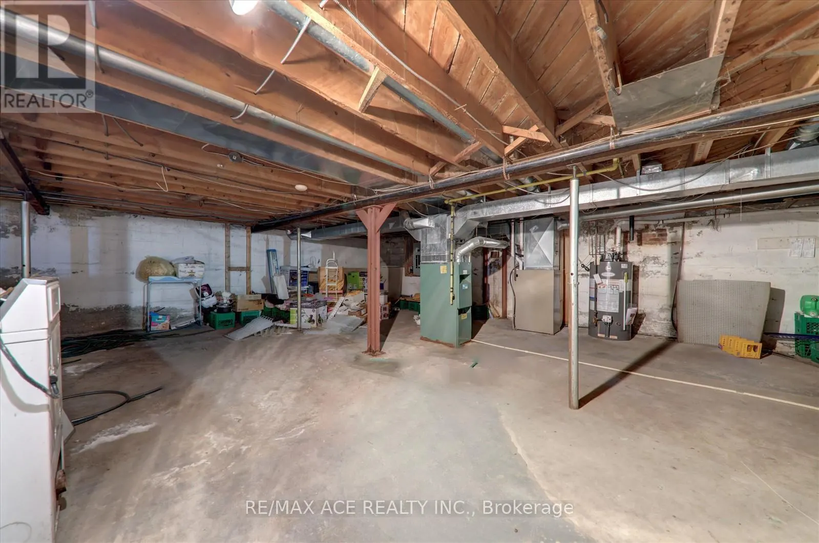 132 VICTORIA STREET N
