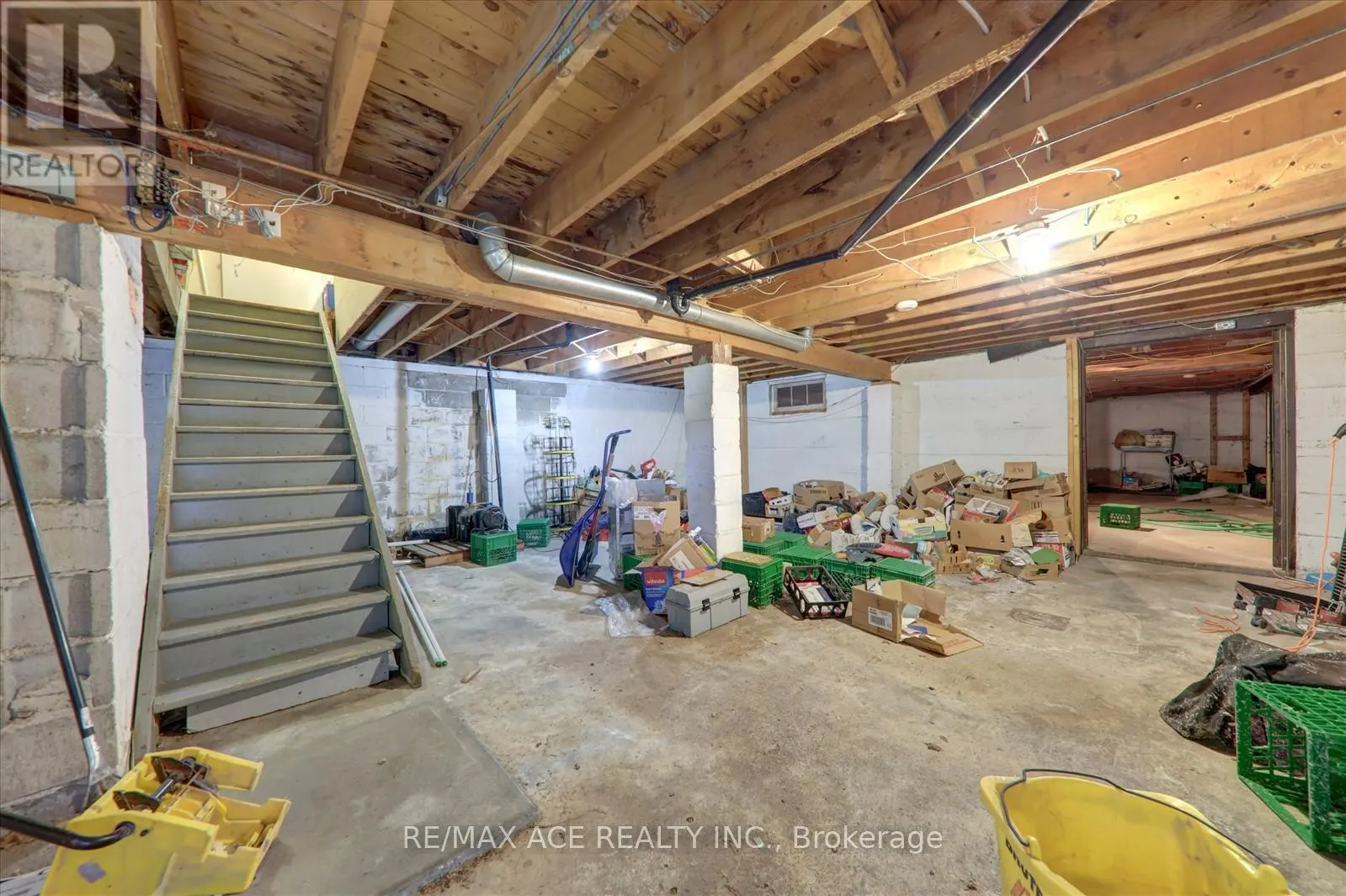 132 VICTORIA STREET N