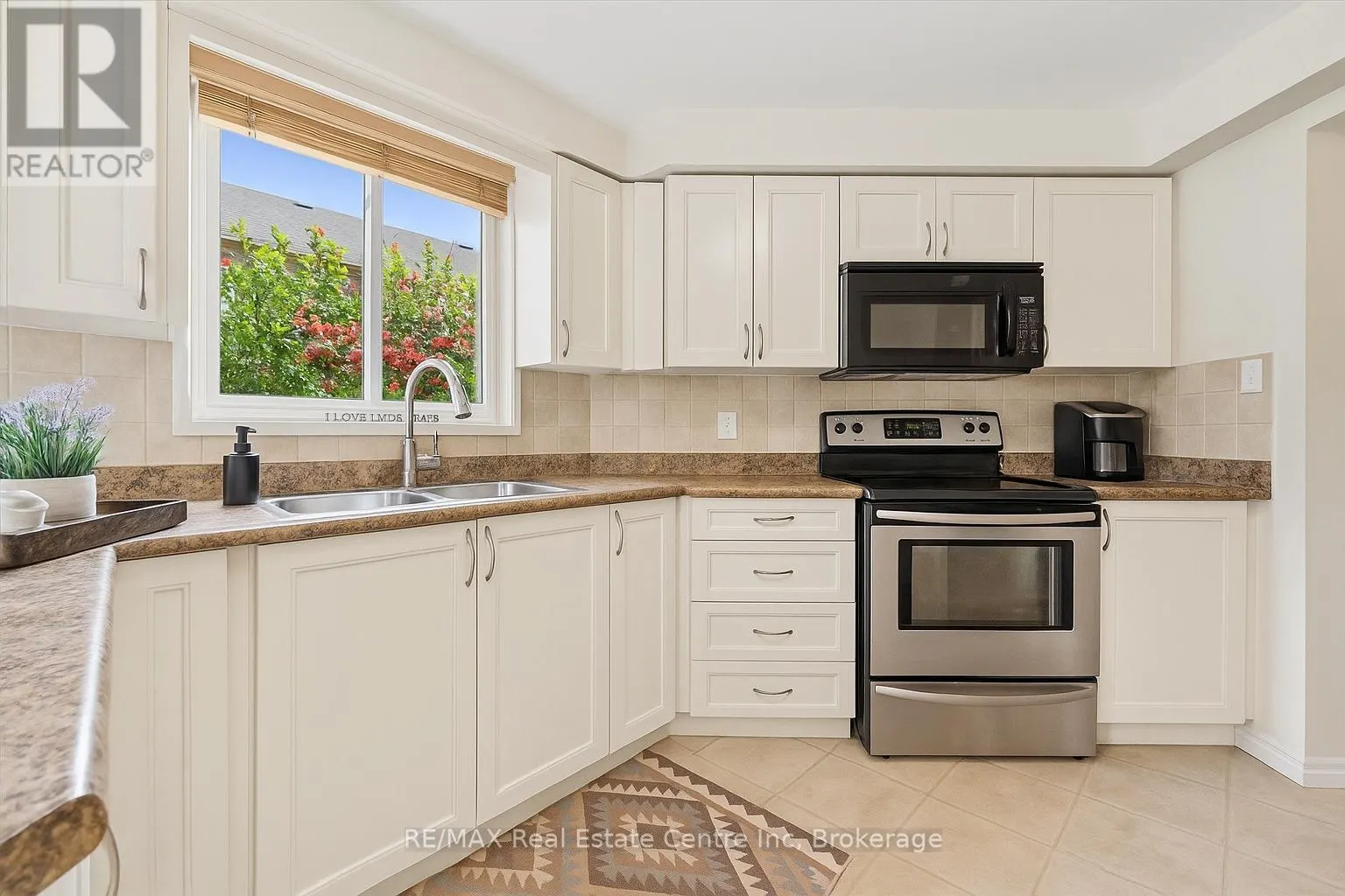 24 WILKIE CRESCENT