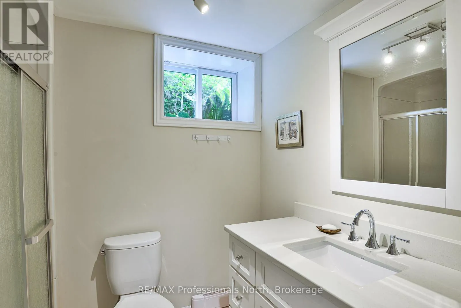 33 WOODCHESTER AVENUE