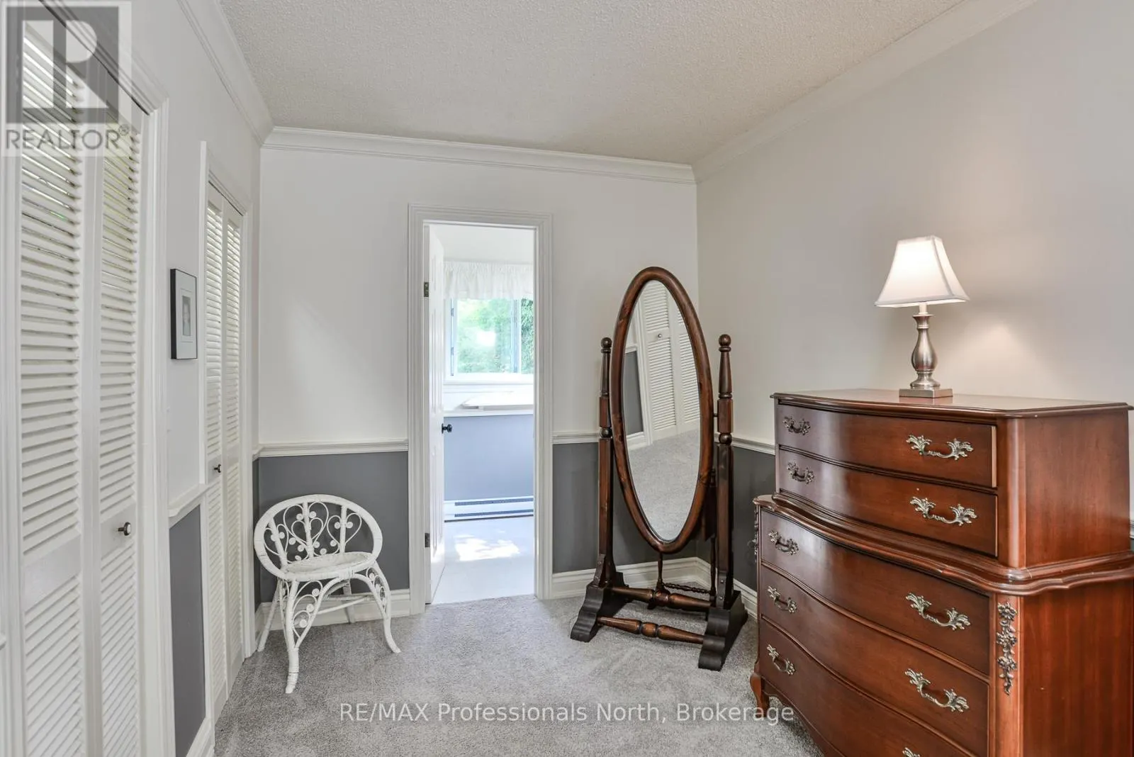 33 WOODCHESTER AVENUE