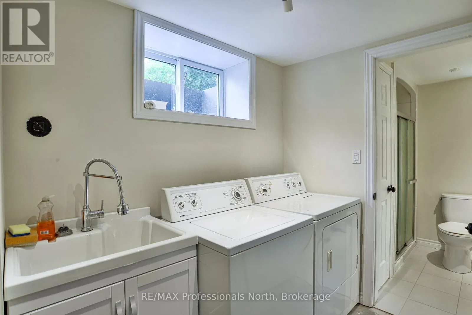 33 WOODCHESTER AVENUE