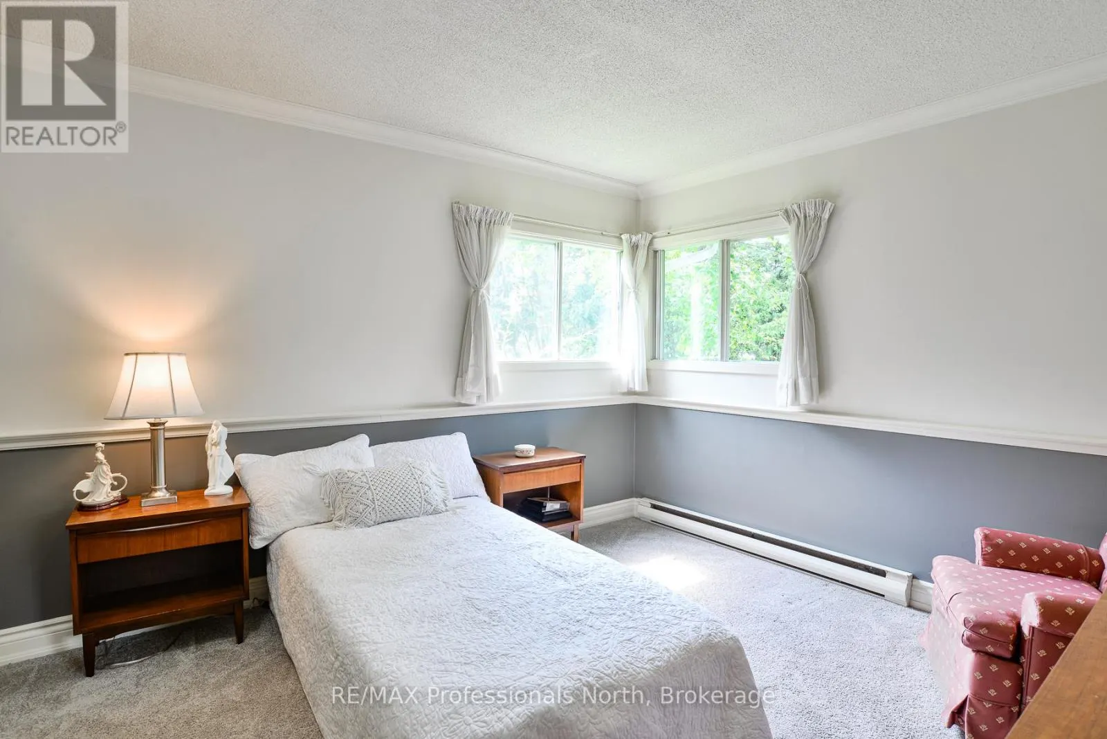 33 WOODCHESTER AVENUE