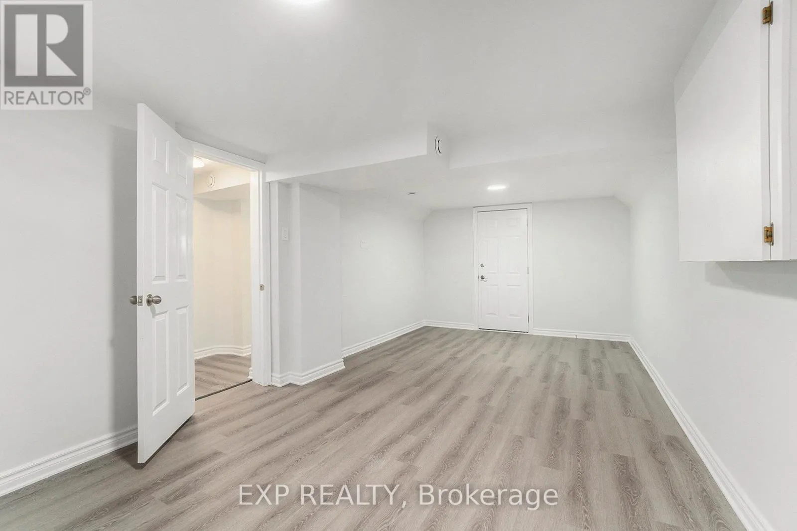 3854 PRINCE OF WALES DRIVE