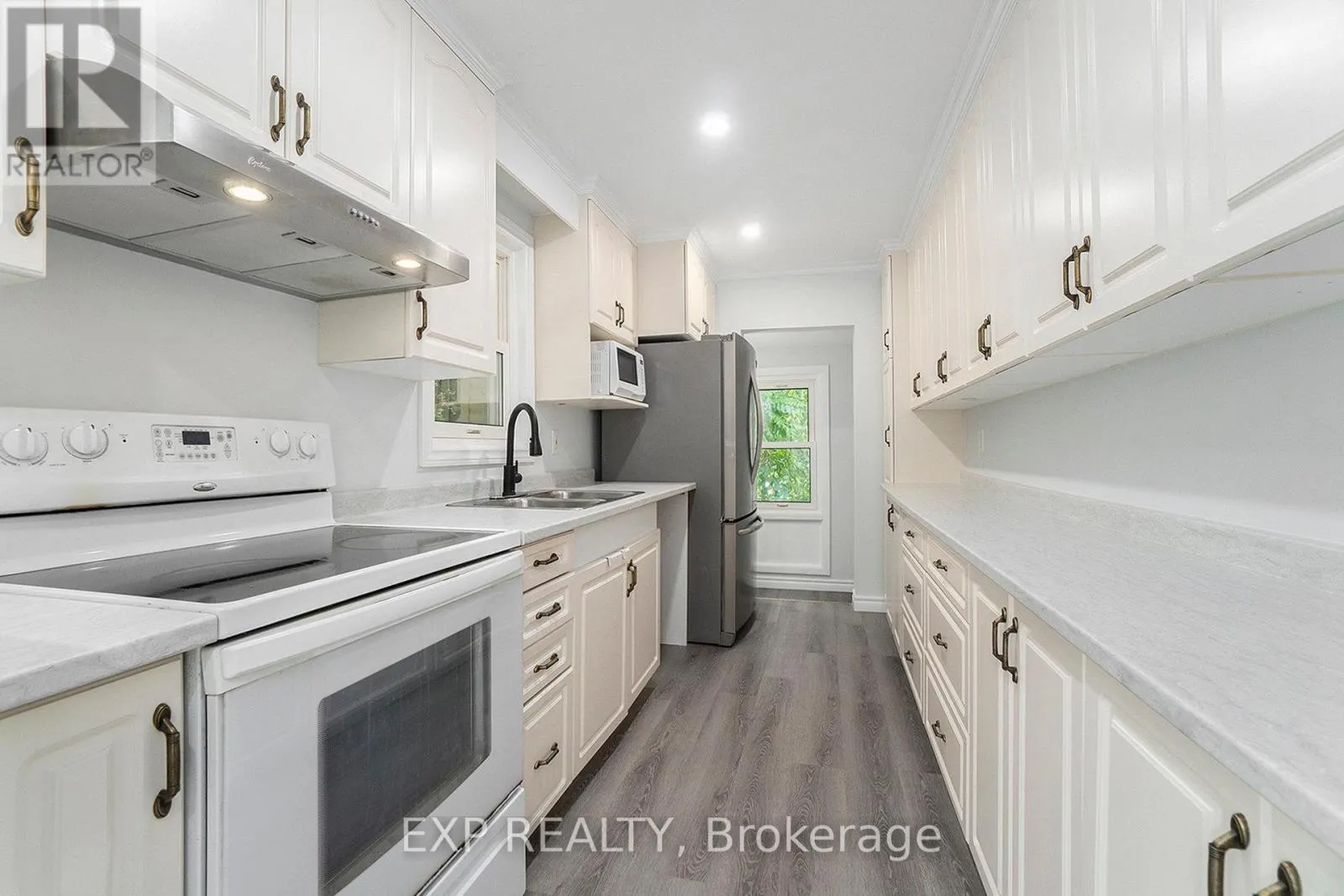 3854 PRINCE OF WALES DRIVE