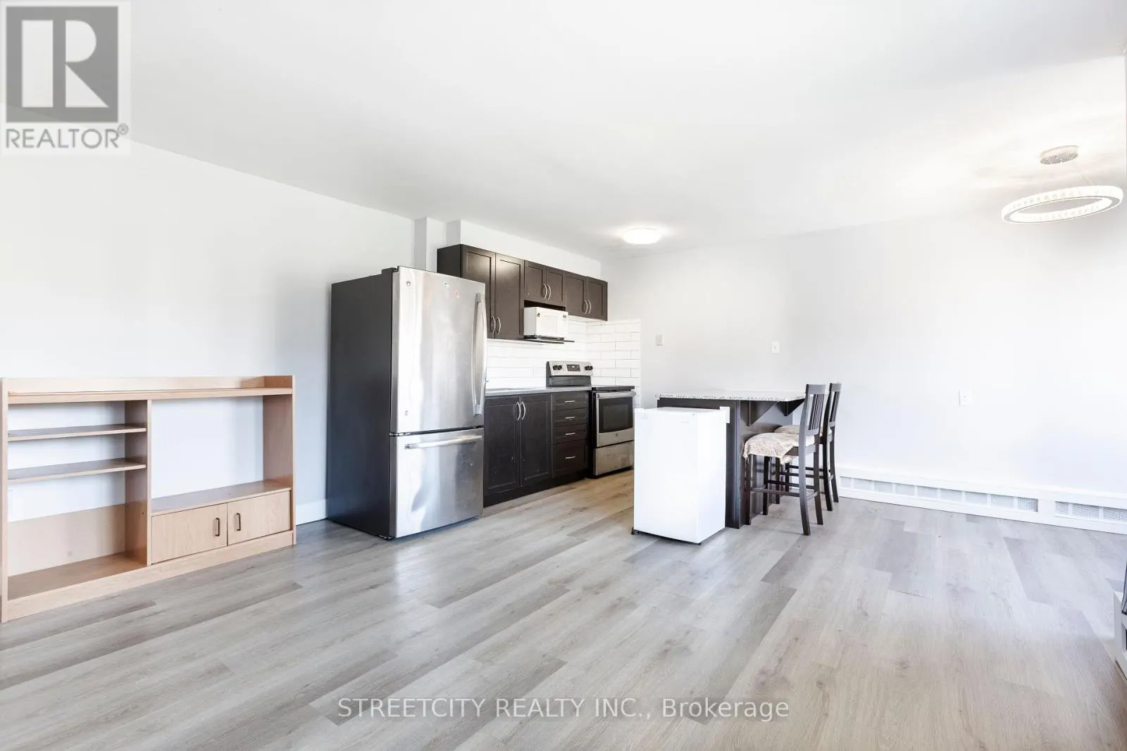 210 - 1172 HAMILTON ROAD E, #210