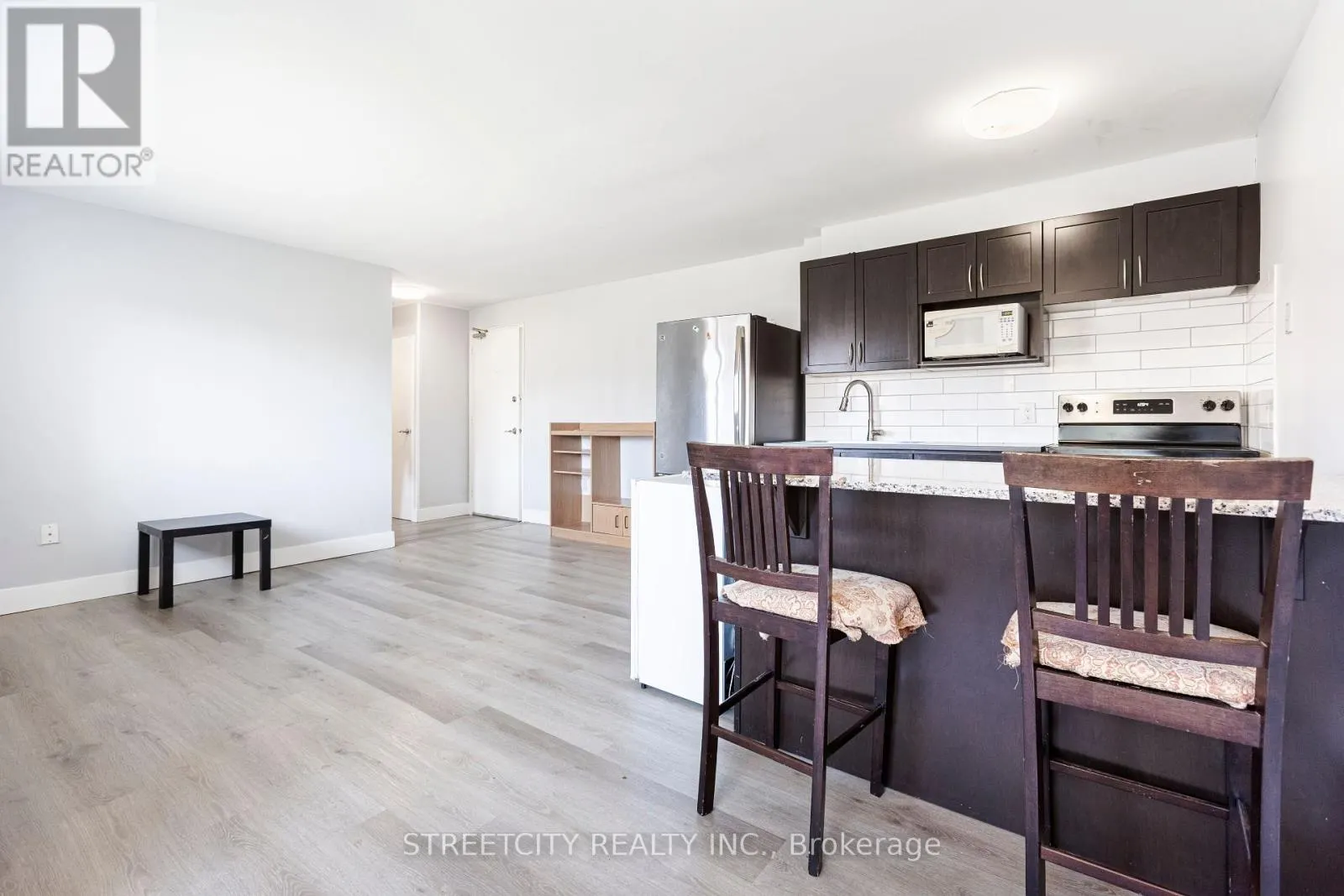 210 - 1172 HAMILTON ROAD E, #210