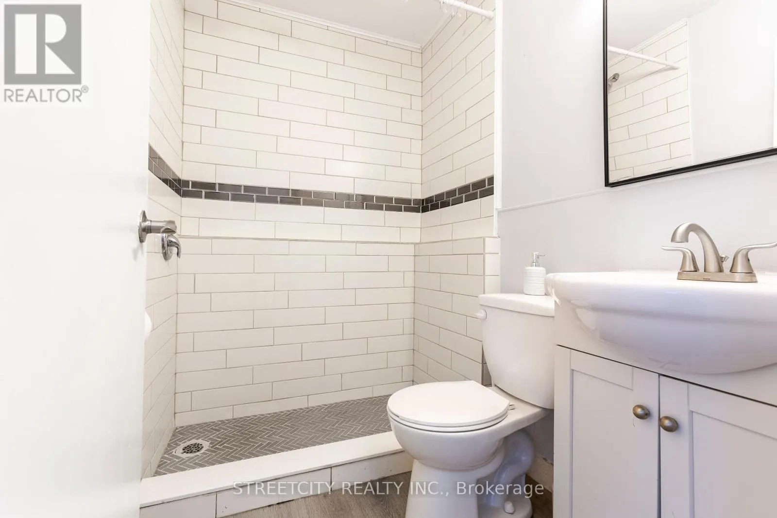 210 - 1172 HAMILTON ROAD E, #210
