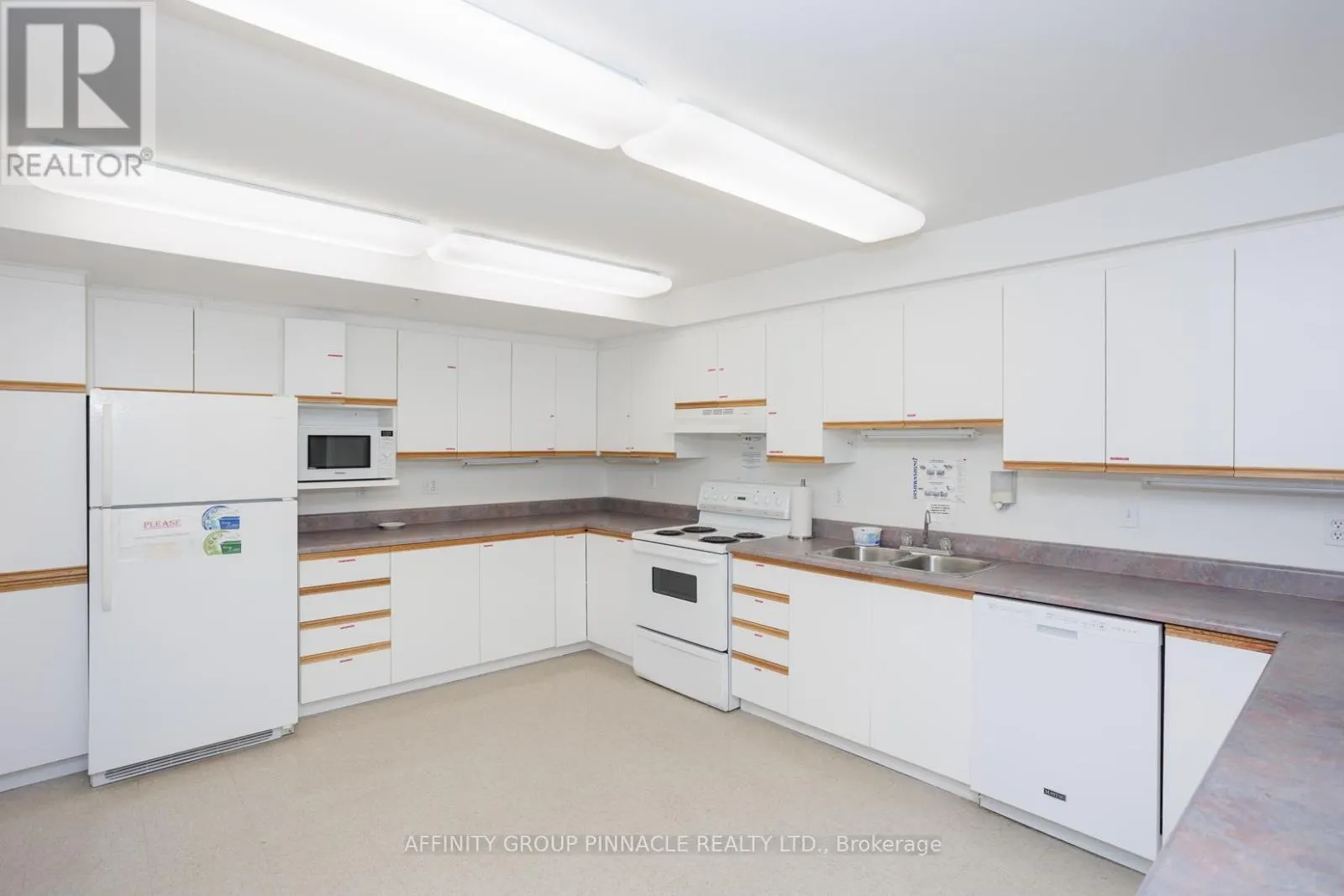 312 - 8 HURON STREET, #312