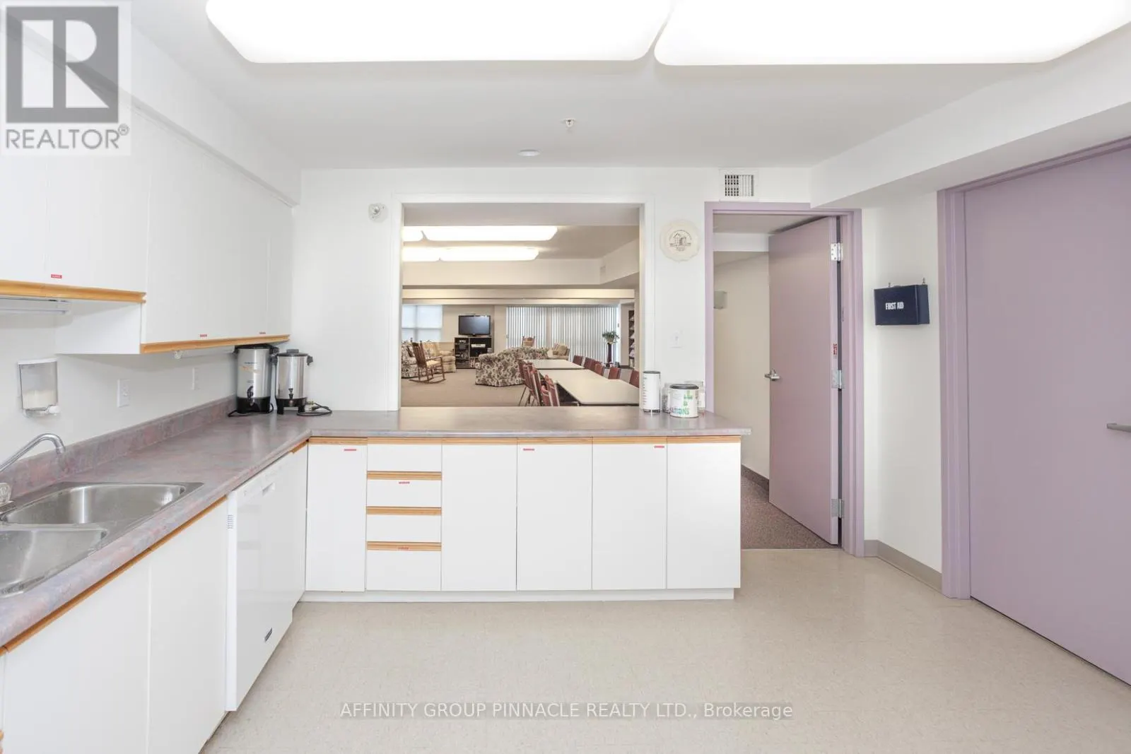 312 - 8 HURON STREET, #312
