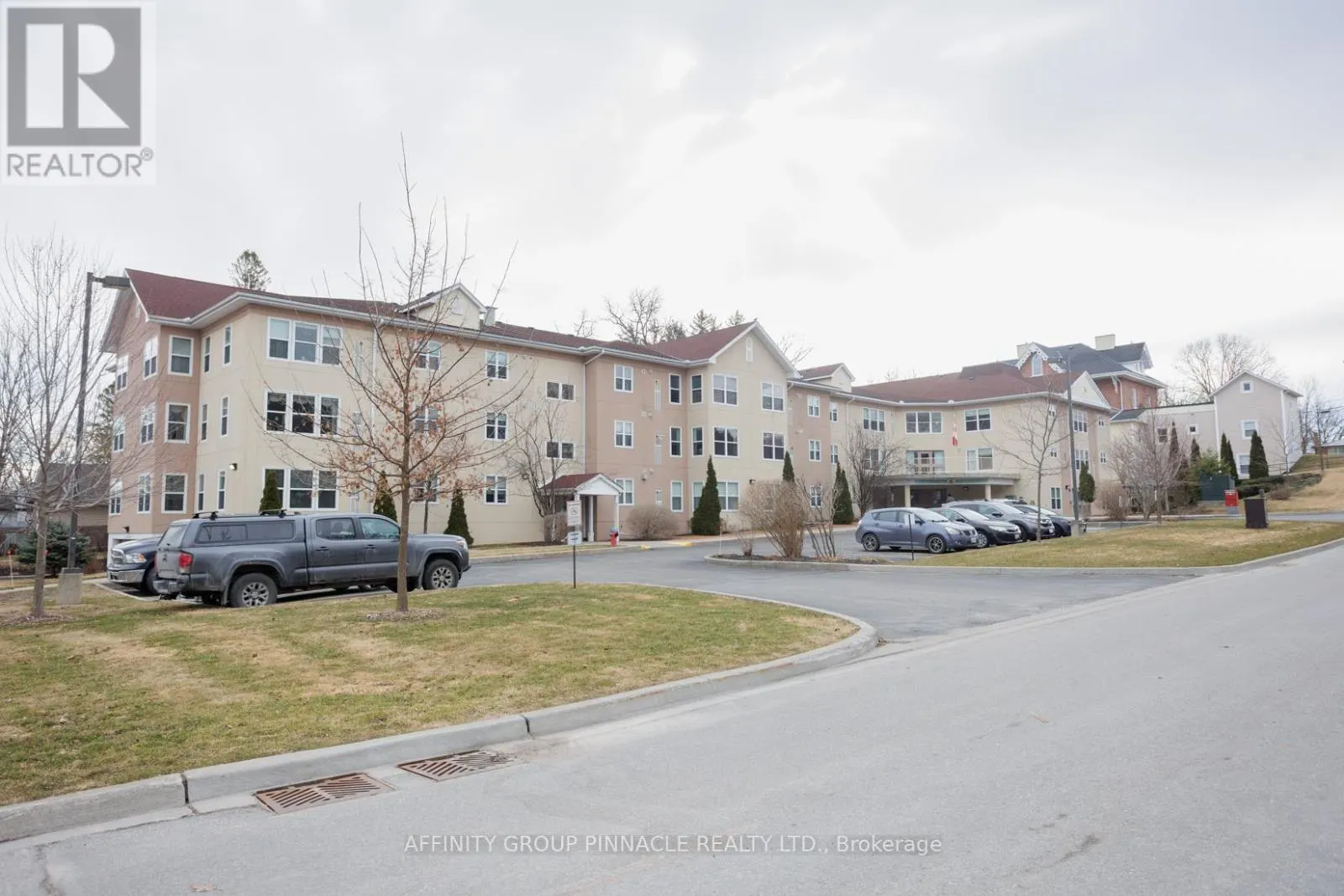 312 - 8 HURON STREET, #312