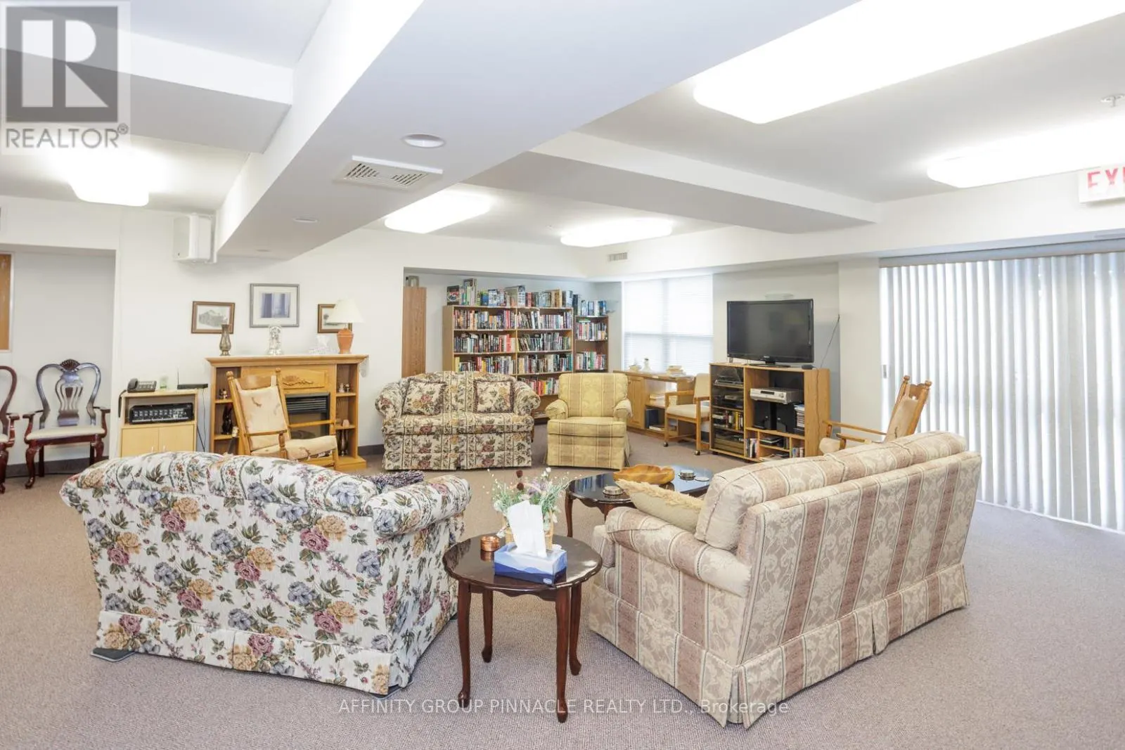 312 - 8 HURON STREET, #312