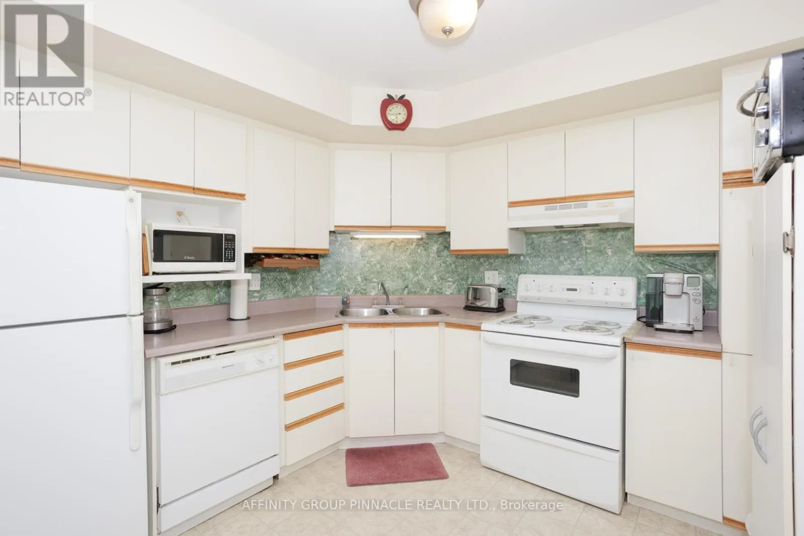 312 - 8 HURON STREET, #312