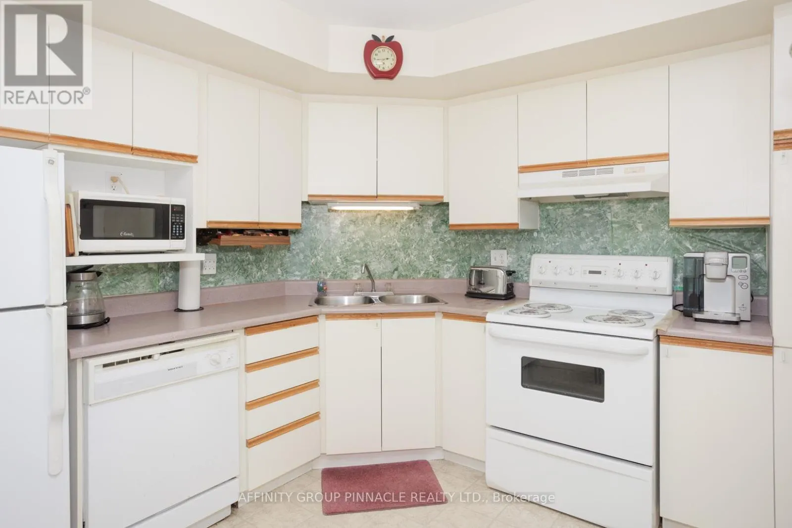 312 - 8 HURON STREET, #312