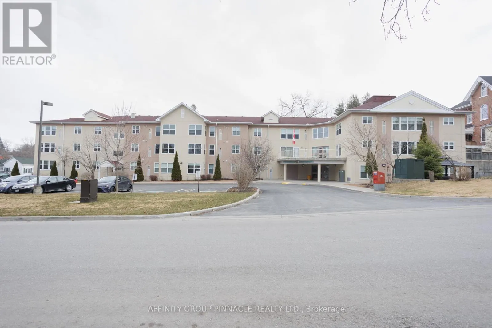 312 - 8 HURON STREET, #312