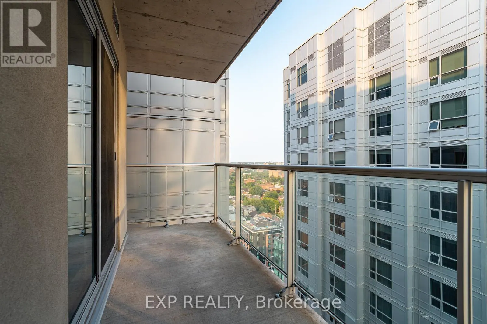 2606 - 242 RIDEAU STREET