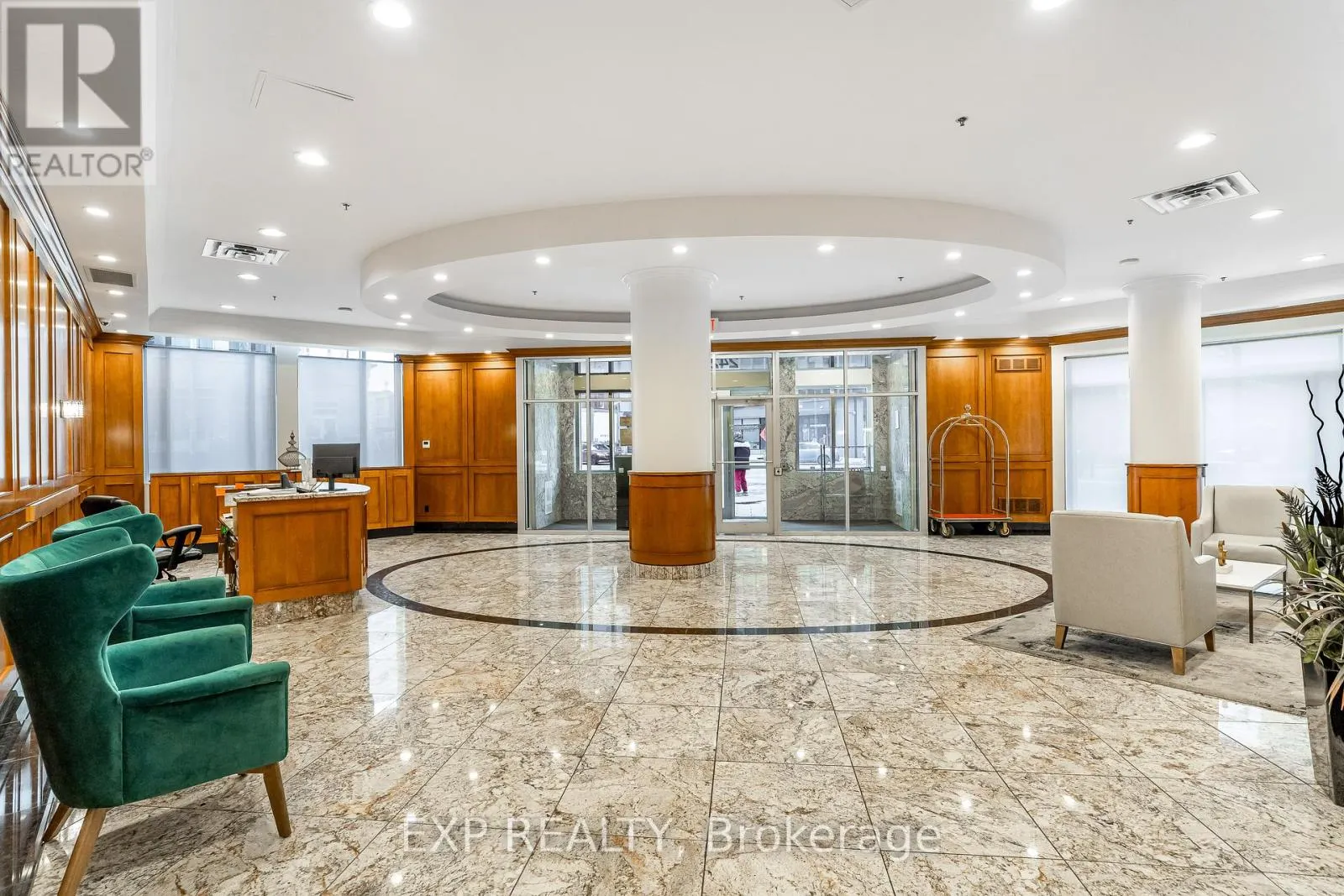 2606 - 242 RIDEAU STREET