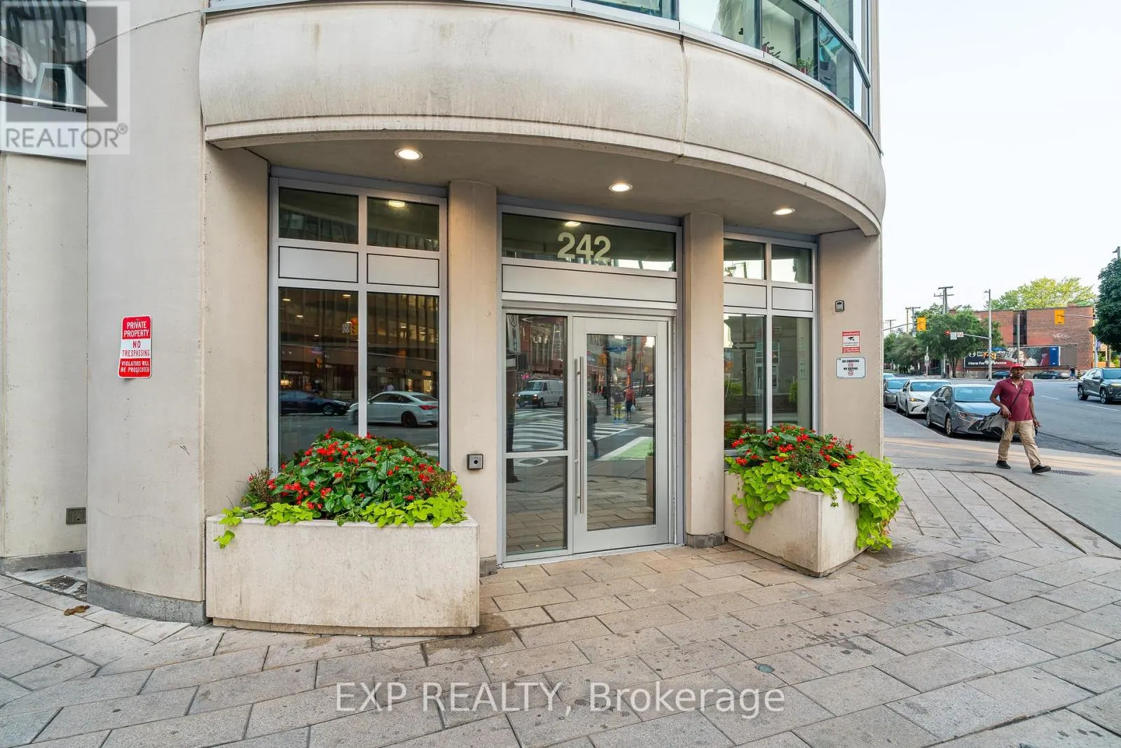 2606 - 242 RIDEAU STREET