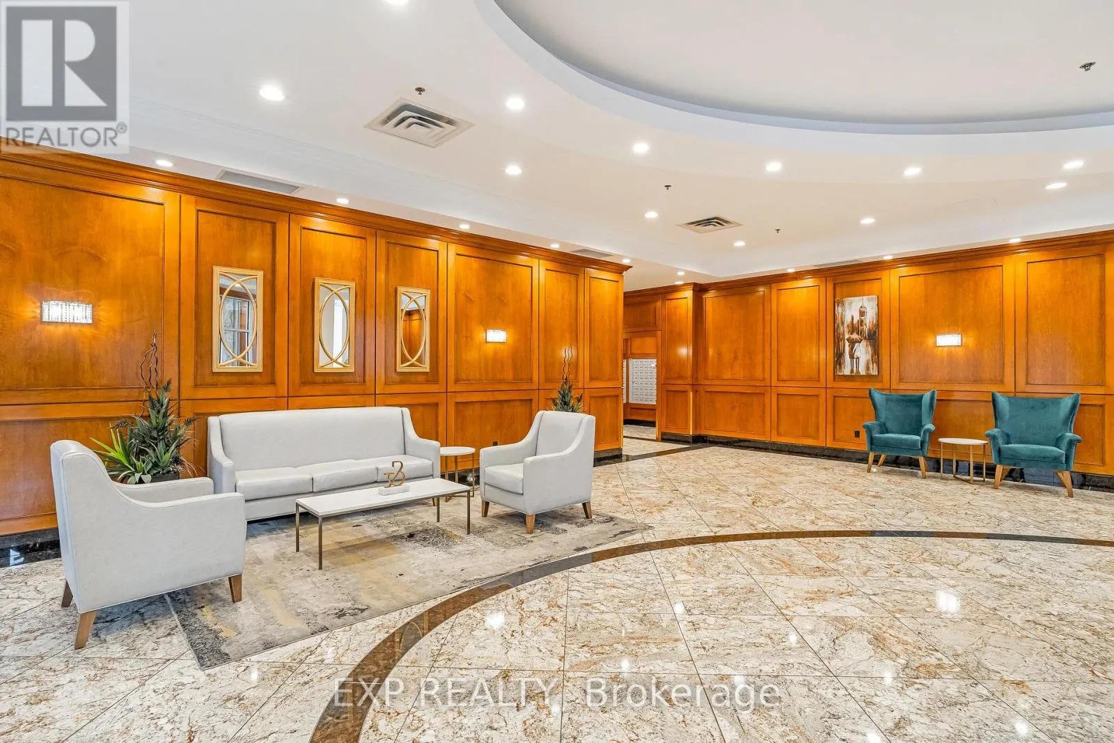 2606 - 242 RIDEAU STREET