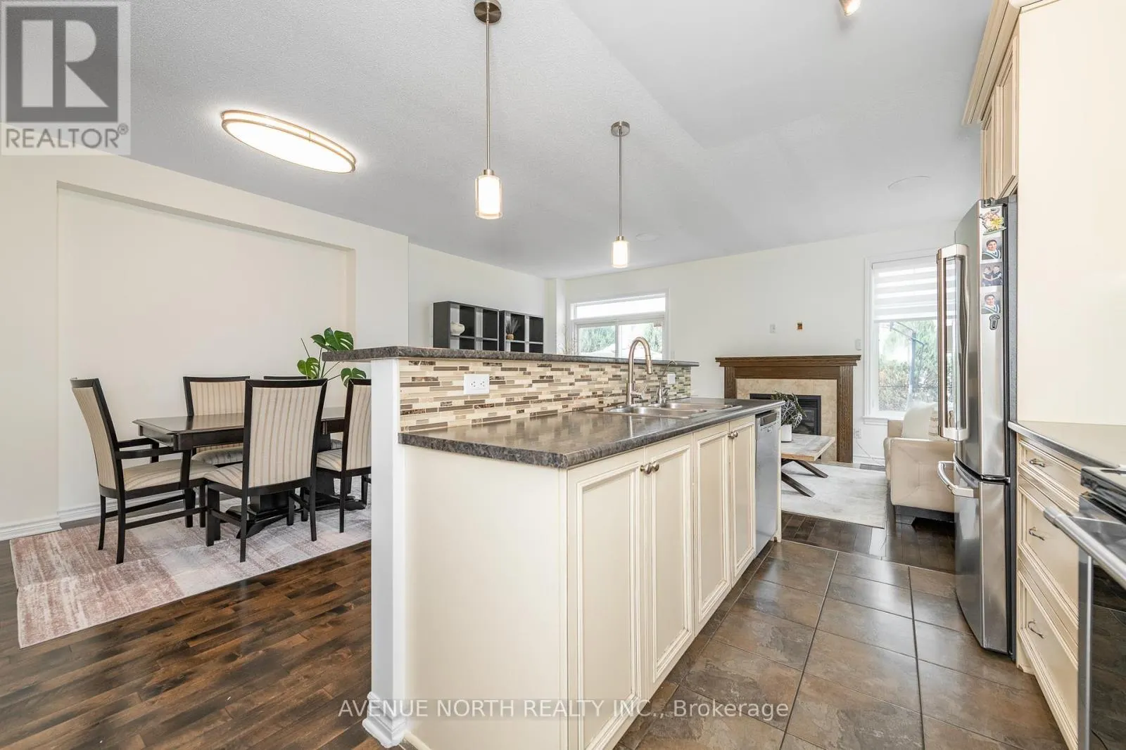 448 ROCHEFORT CIRCLE