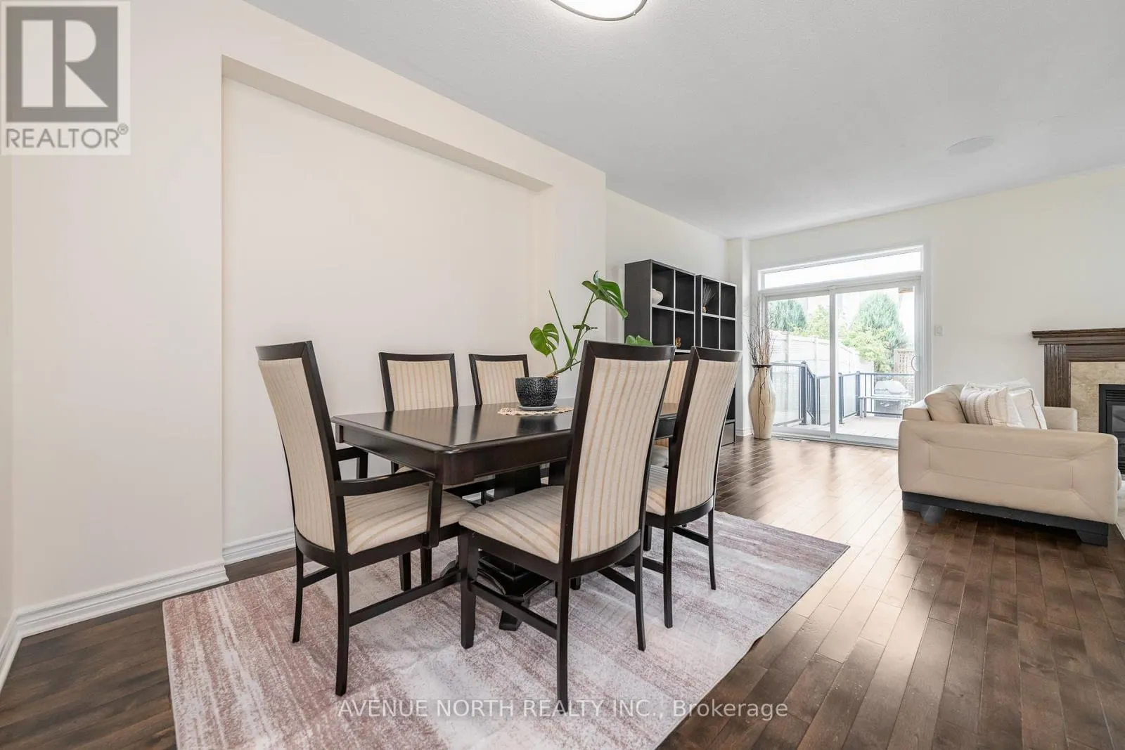 448 ROCHEFORT CIRCLE