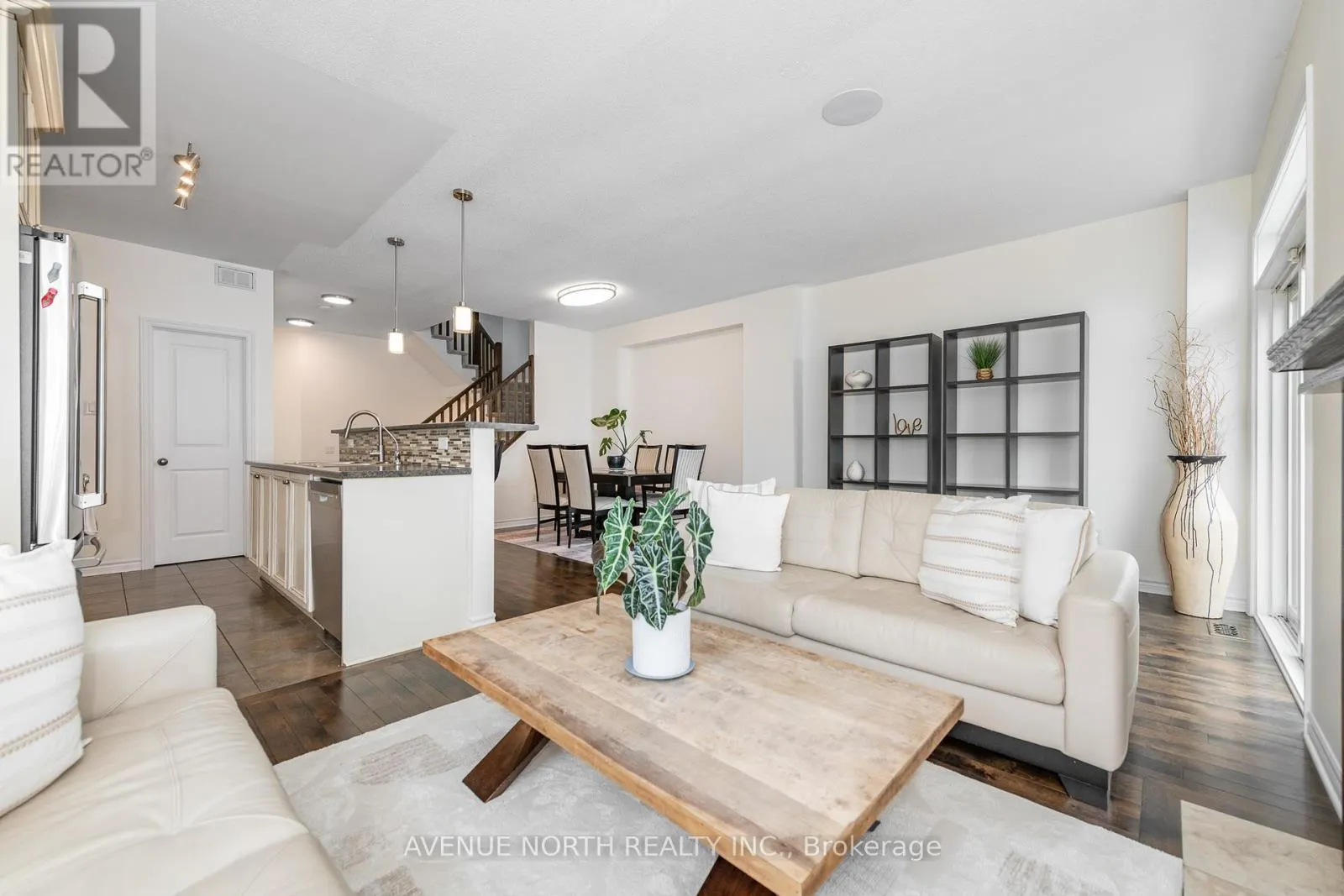 448 ROCHEFORT CIRCLE