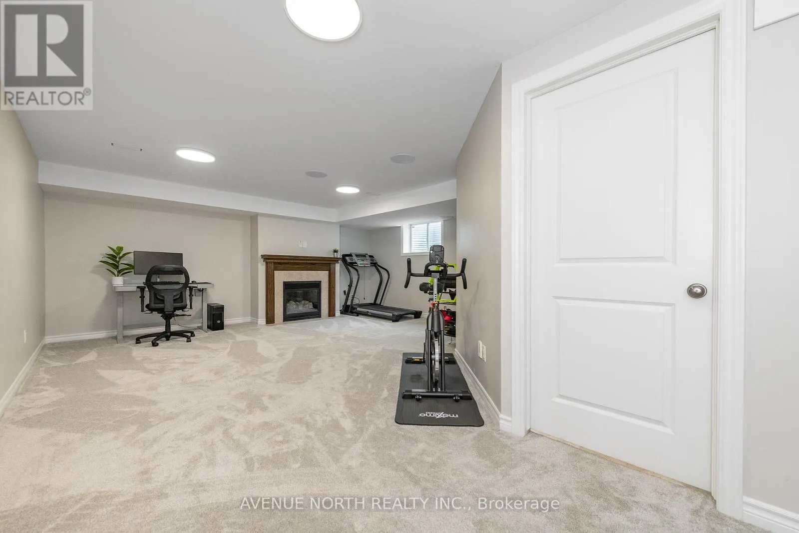 448 ROCHEFORT CIRCLE
