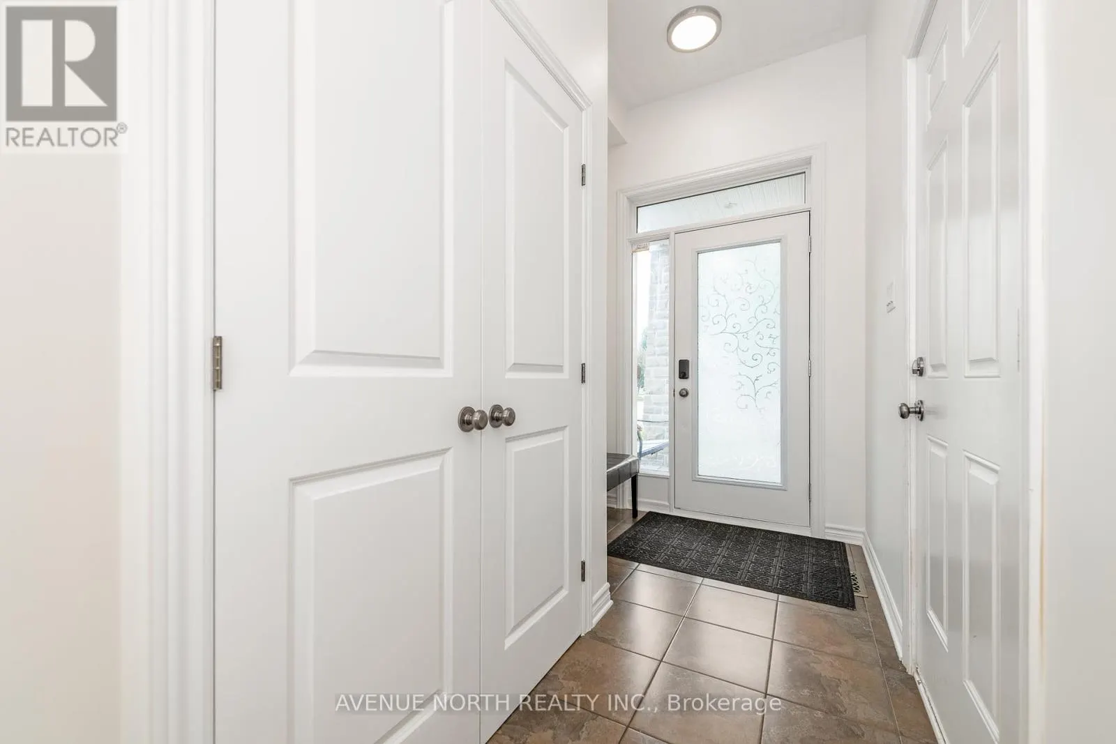 448 ROCHEFORT CIRCLE