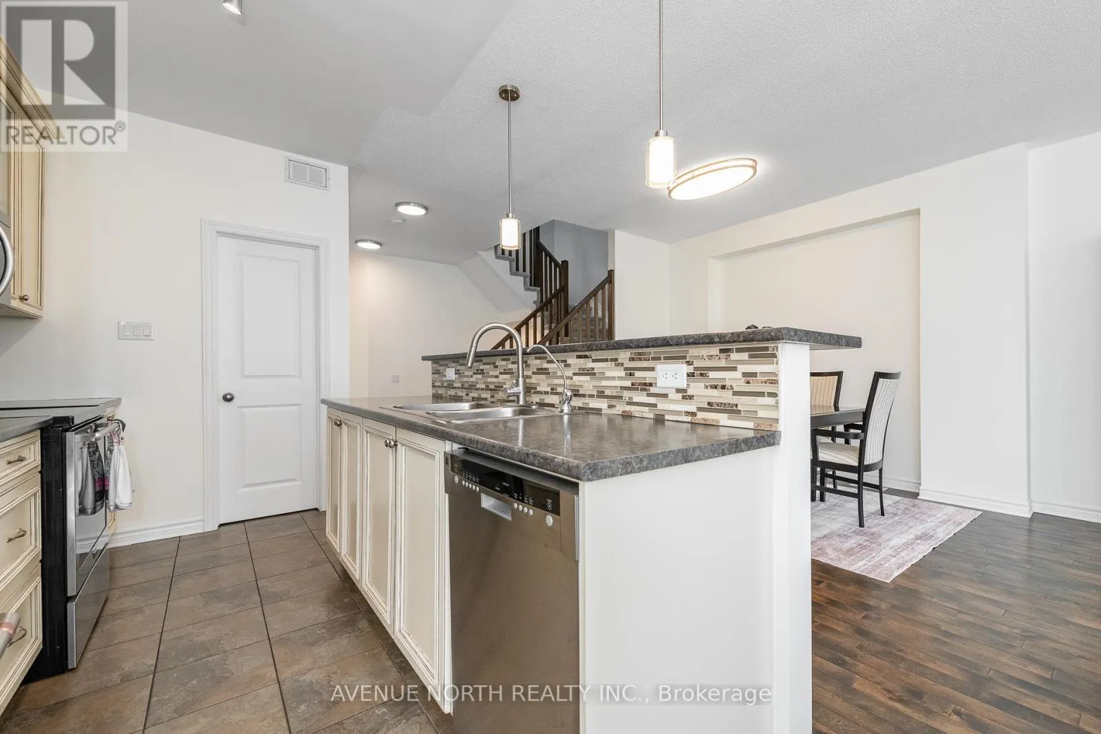 448 ROCHEFORT CIRCLE