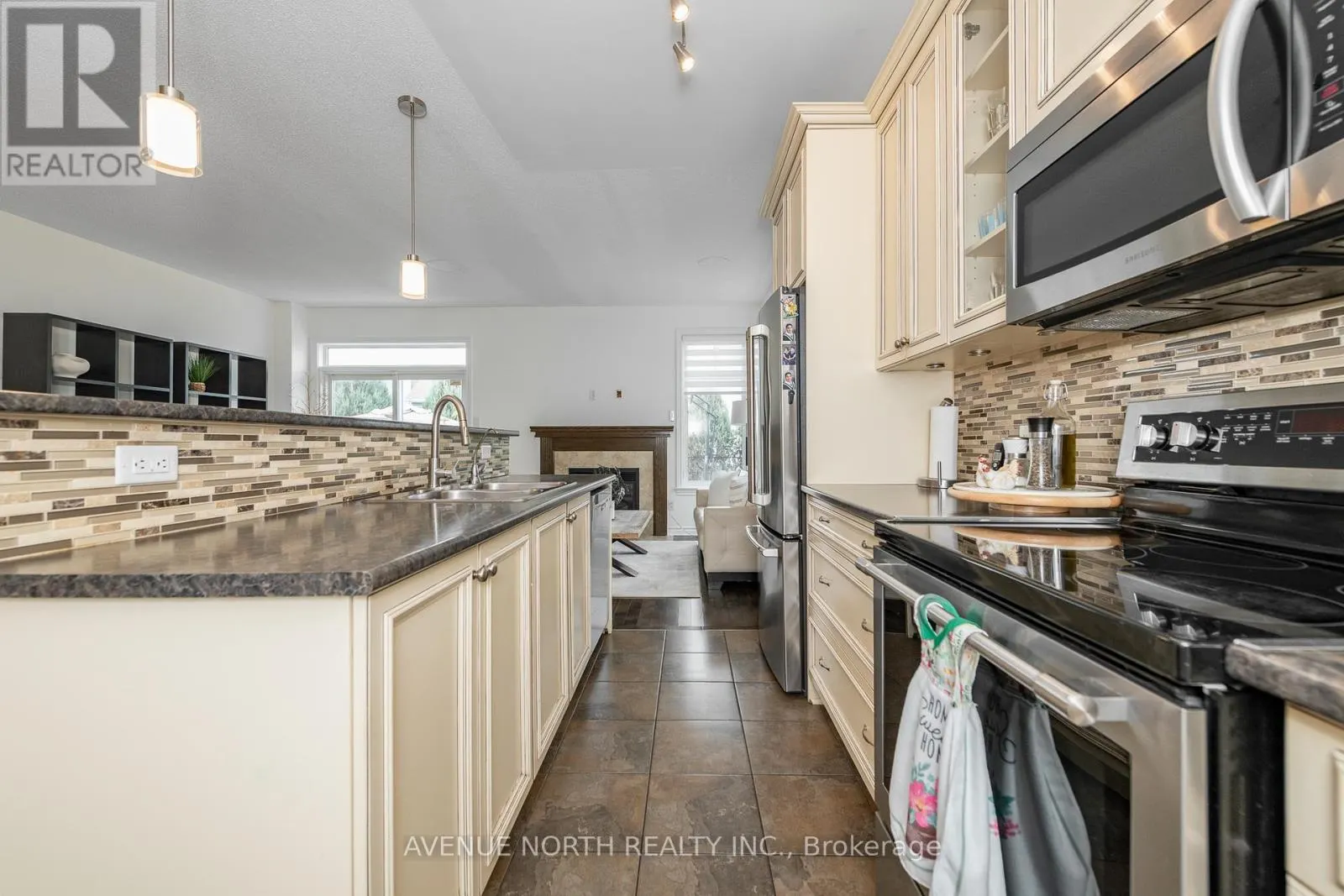 448 ROCHEFORT CIRCLE
