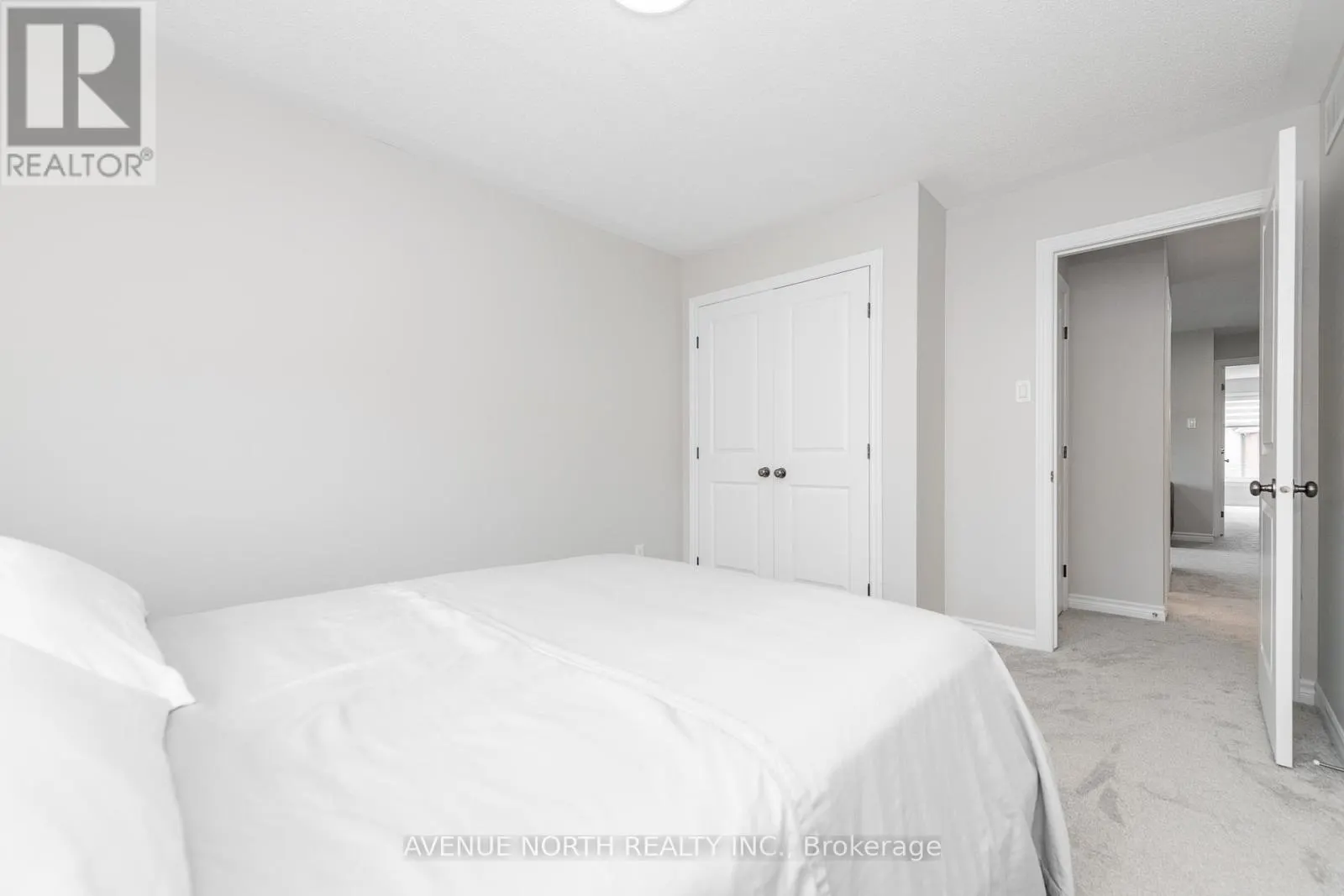 448 ROCHEFORT CIRCLE