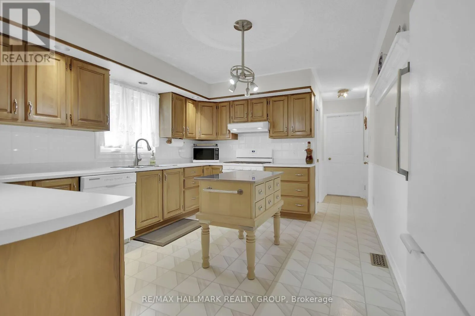 11 LAMADELEINE BOULEVARD