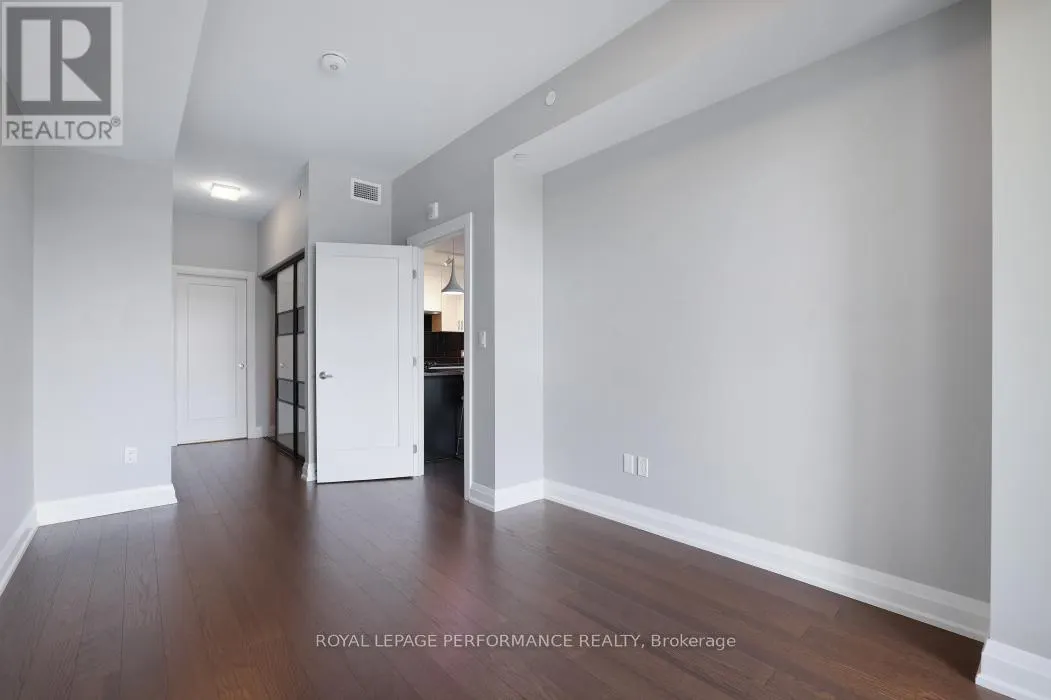 412 - 570 DE MAZENOD AVENUE