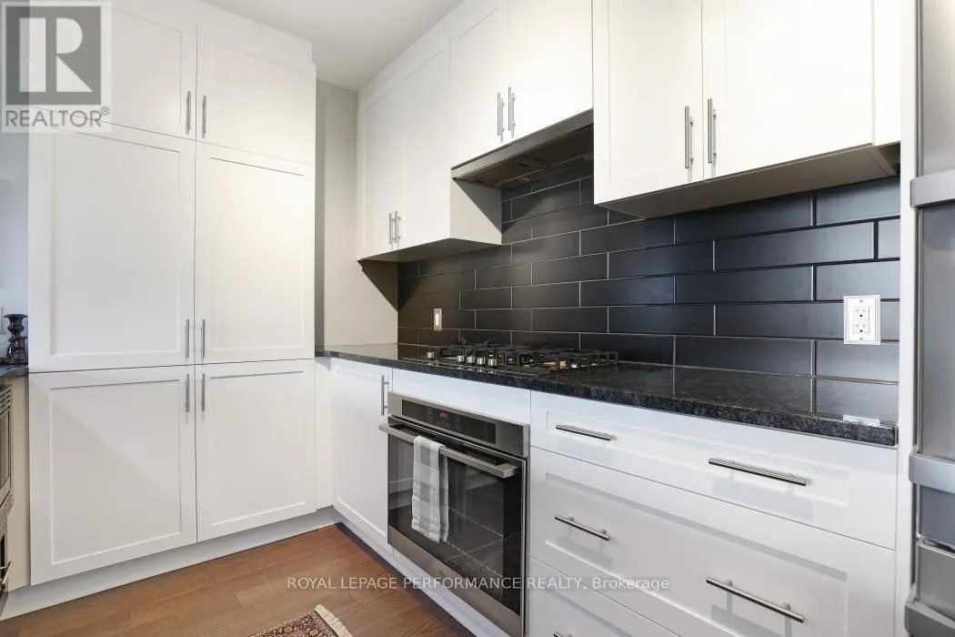 412 - 570 DE MAZENOD AVENUE