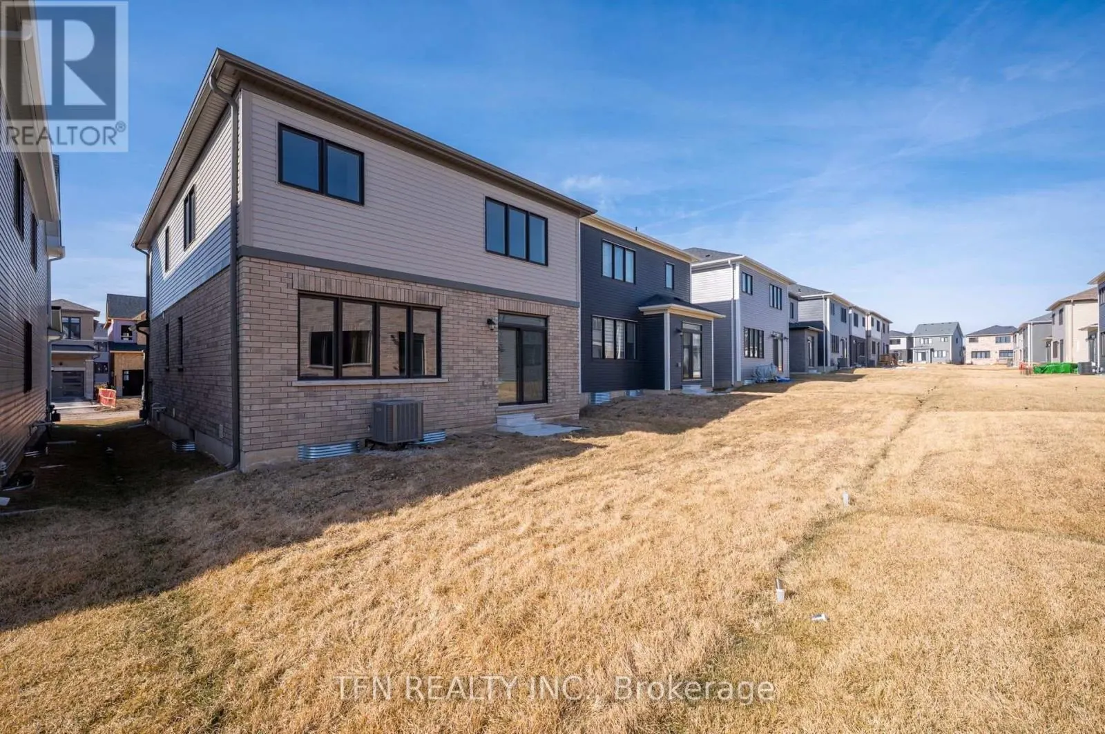 71 WINTERGREEN CRESCENT