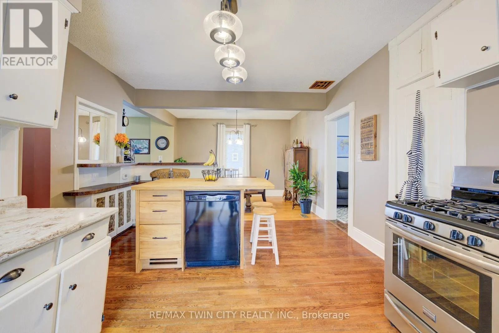 164 QUEEN STREET E