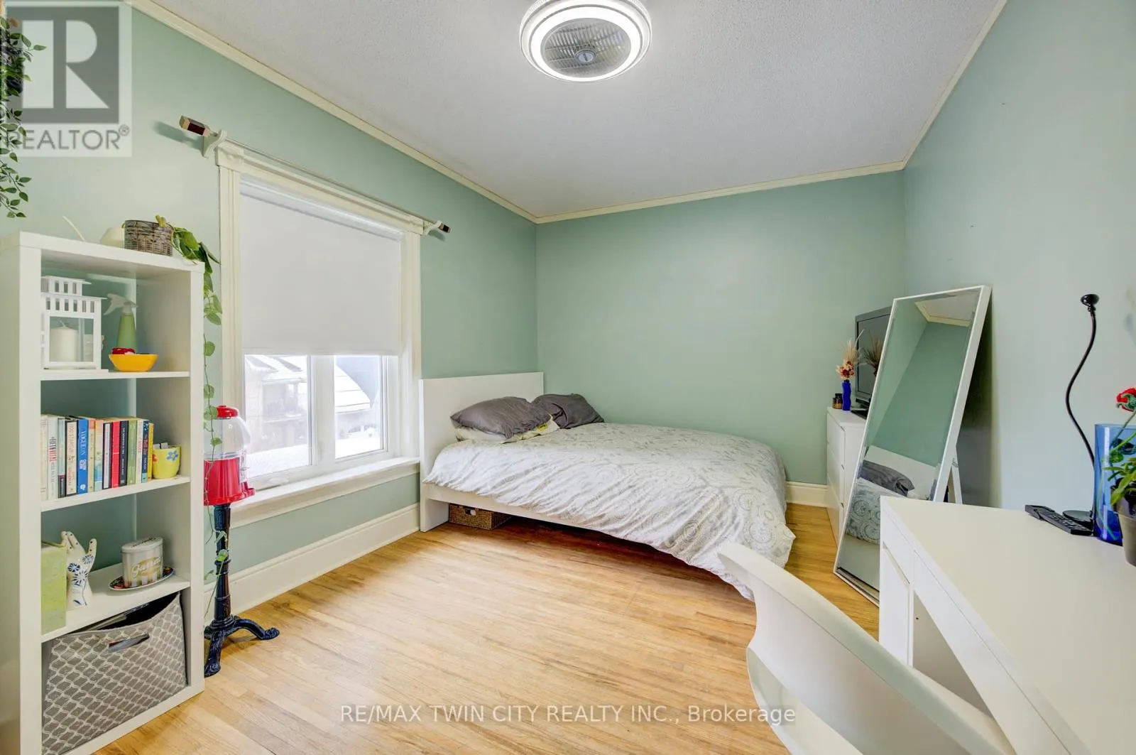164 QUEEN STREET E