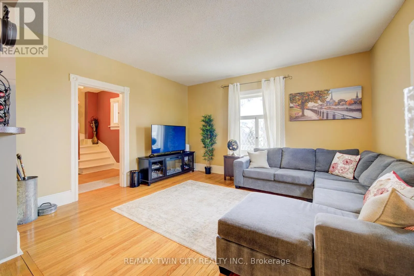 164 QUEEN STREET E