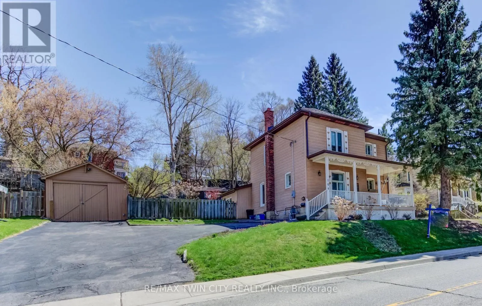 164 QUEEN STREET E