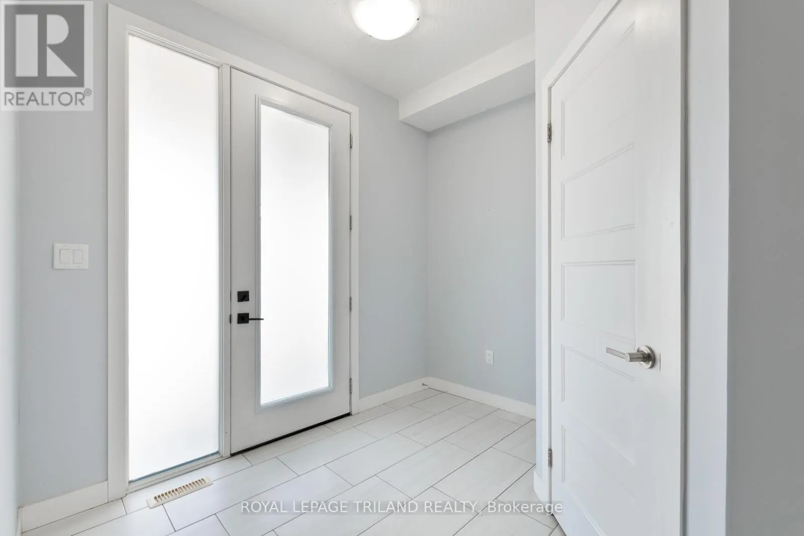 927 SARNIA ROAD