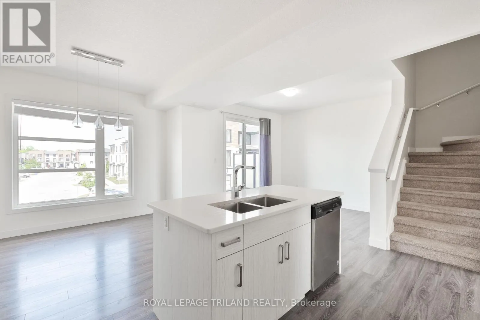 927 SARNIA ROAD